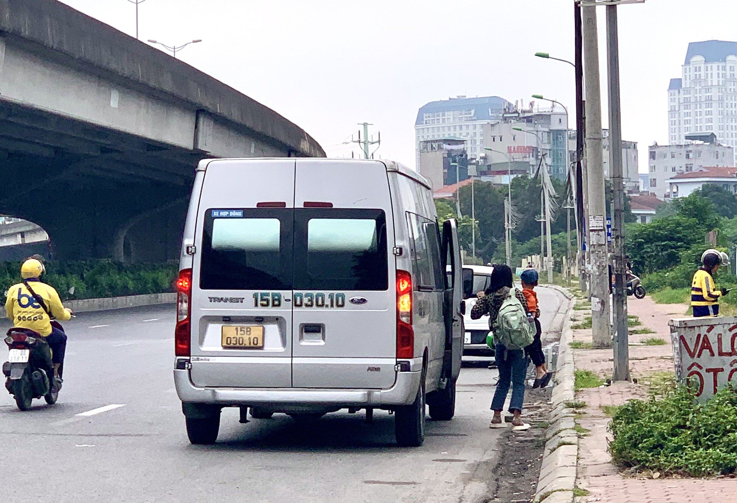 Ô tô 16 chỗ cải tạo thành xe limousine có chu kỳ đăng kiểm thế nào?- Ảnh 1.