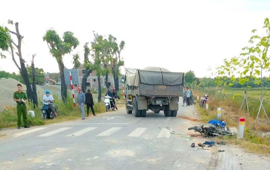 Một người tử vong sau cú va chạm giữa xe tải và xe máy- Ảnh 1.