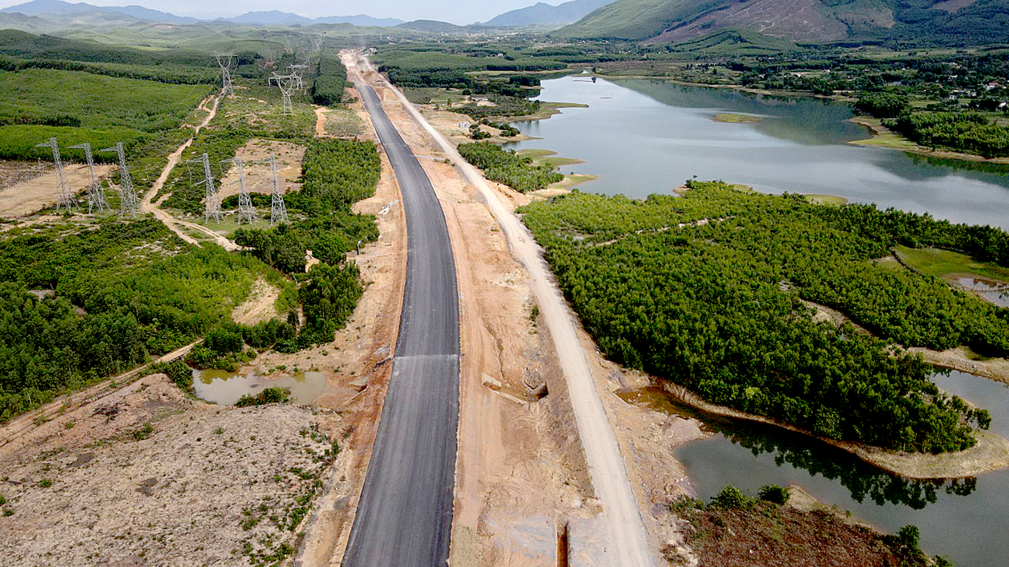 Chạy nước rút hoàn thành 3.000km cao tốc- Ảnh 2.