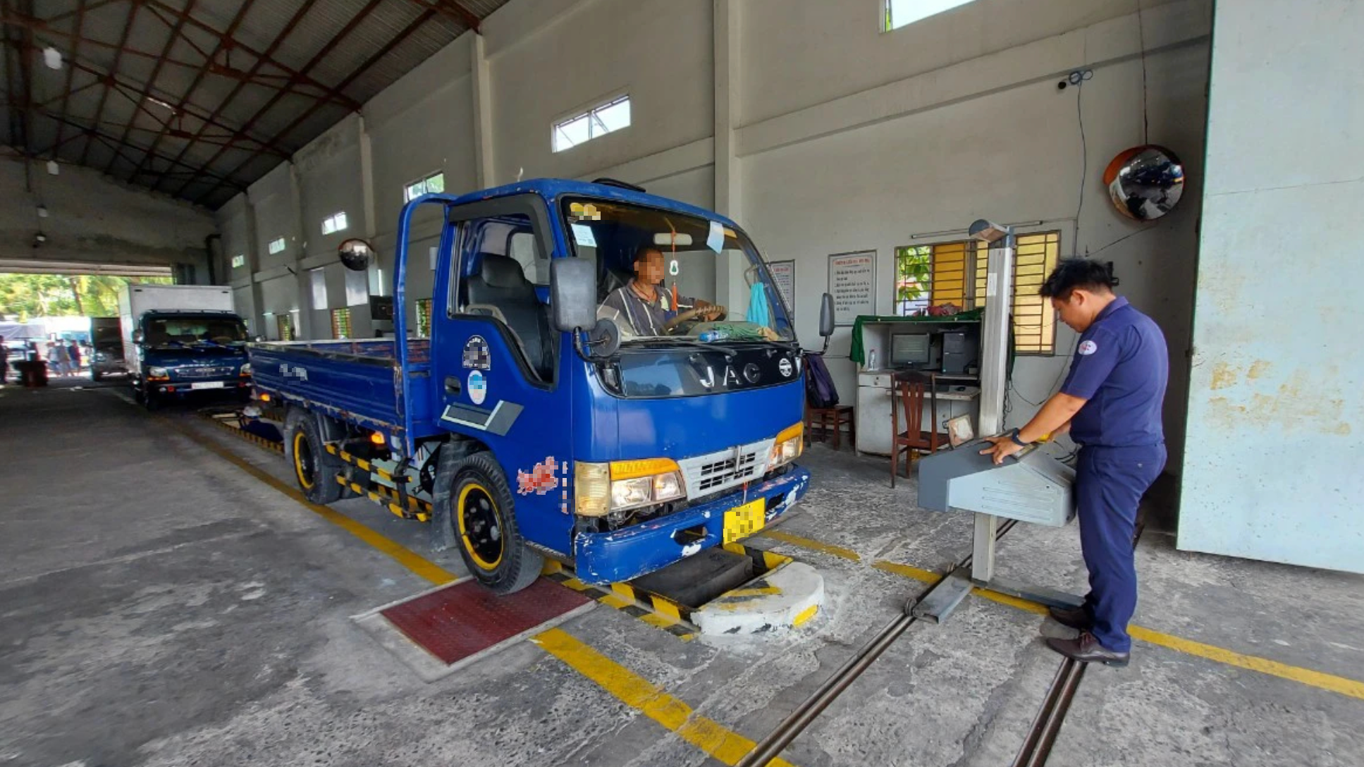 Cà Mau tăng cường quản lý hoạt động kiểm định xe cơ giới- Ảnh 1.