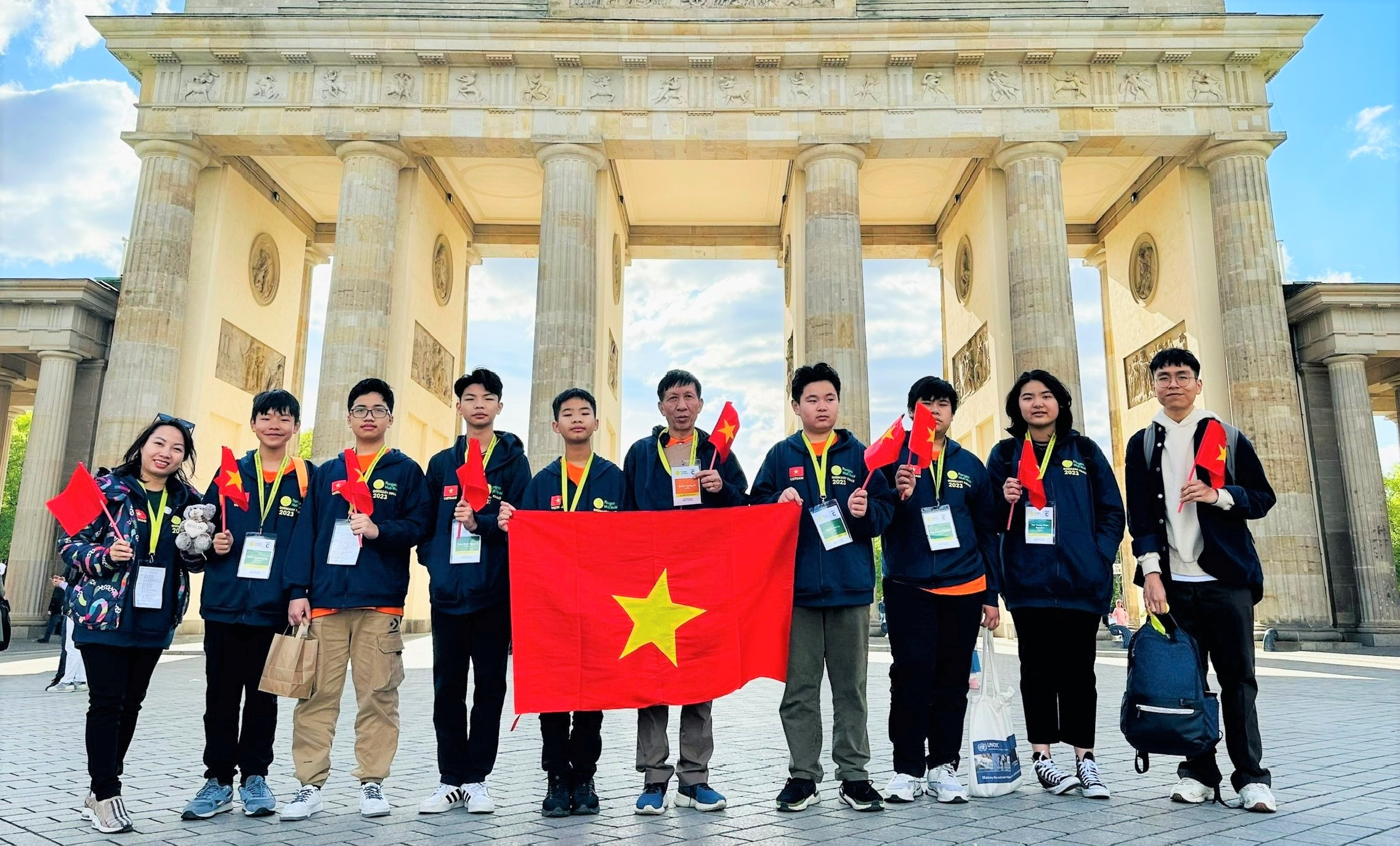 Hà Nội đề xuất thưởng học sinh đoạt huy chương vàng Olympic quốc tế 250 triệu đồng- Ảnh 1.