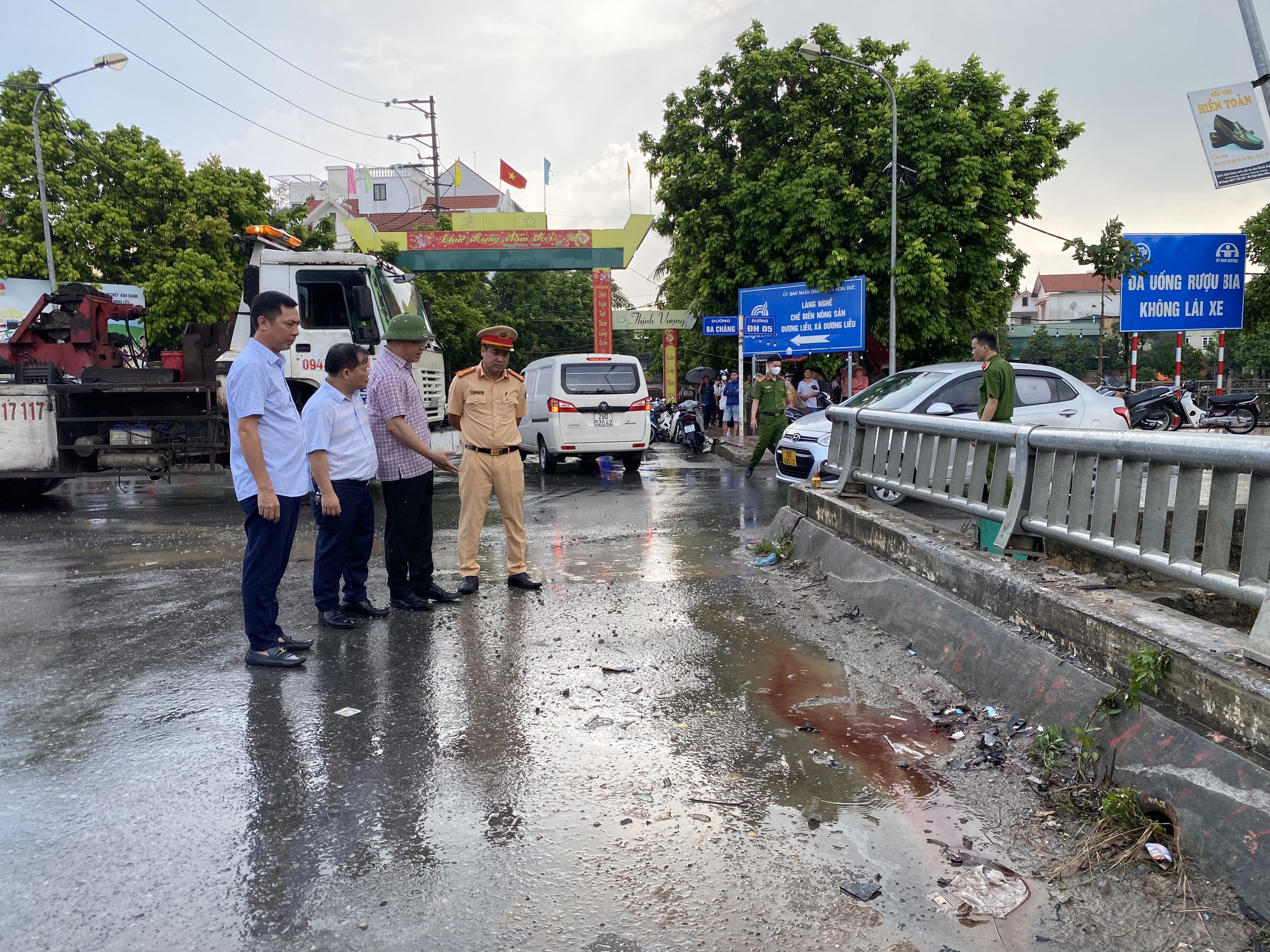 Ủy ban ATGT Quốc gia thăm hỏi gia đình nạn nhân vụ tai nạn 4 người tử vong ở Hà Nội- Ảnh 2.