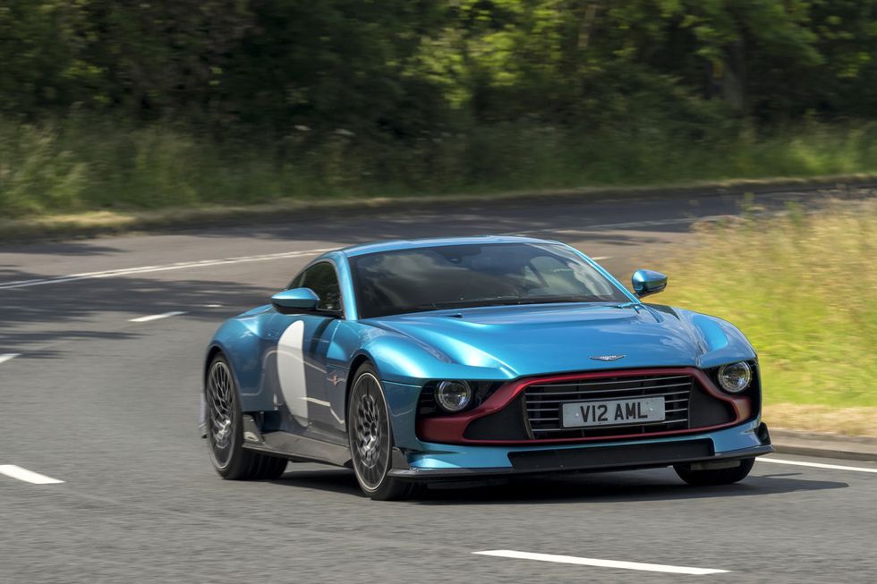 Dàn siêu xe Aston Martin cực độc tại lễ hội tốc độ