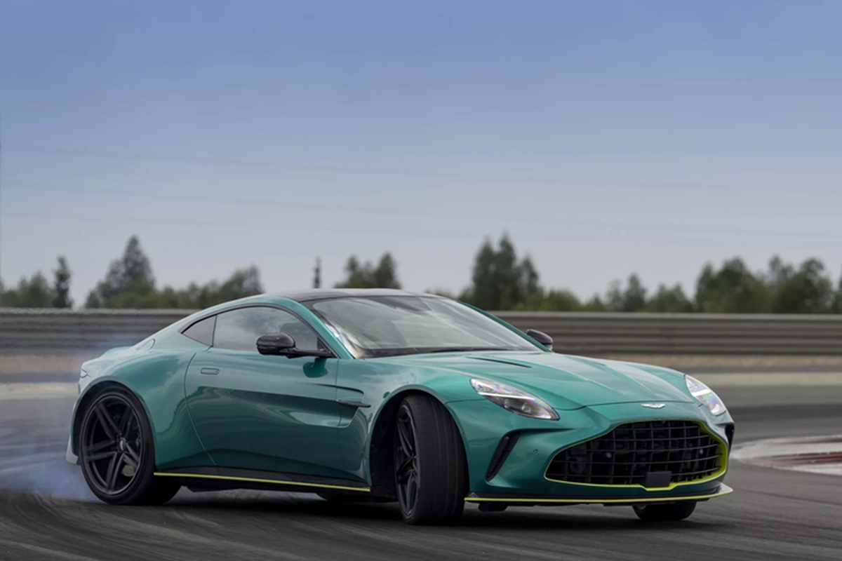 Dàn siêu xe Aston Martin cực độc tại lễ hội tốc độ