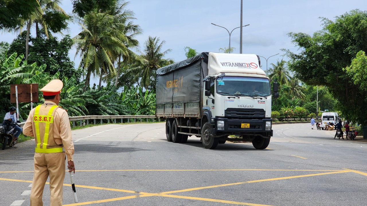 Đóng cầu Trà Khúc 2: Đổi hướng lưu thông cho xe từ Nam ra Bắc- Ảnh 3.