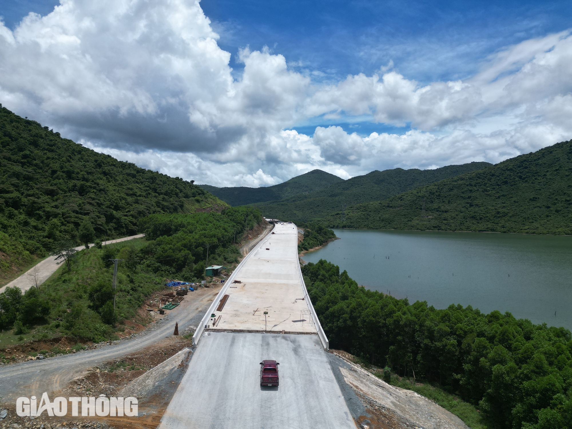 Ngắm cao tốc Bắc - Nam qua Hà Tĩnh dần lộ diện, đẹp ngỡ ngàng- Ảnh 8.