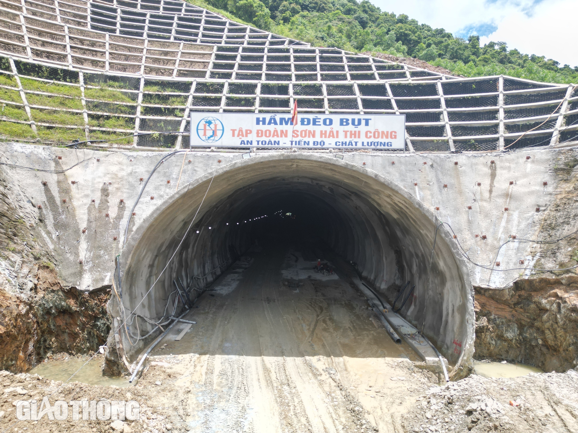 Ngắm cao tốc Bắc - Nam qua Hà Tĩnh dần lộ diện, đẹp ngỡ ngàng- Ảnh 11.