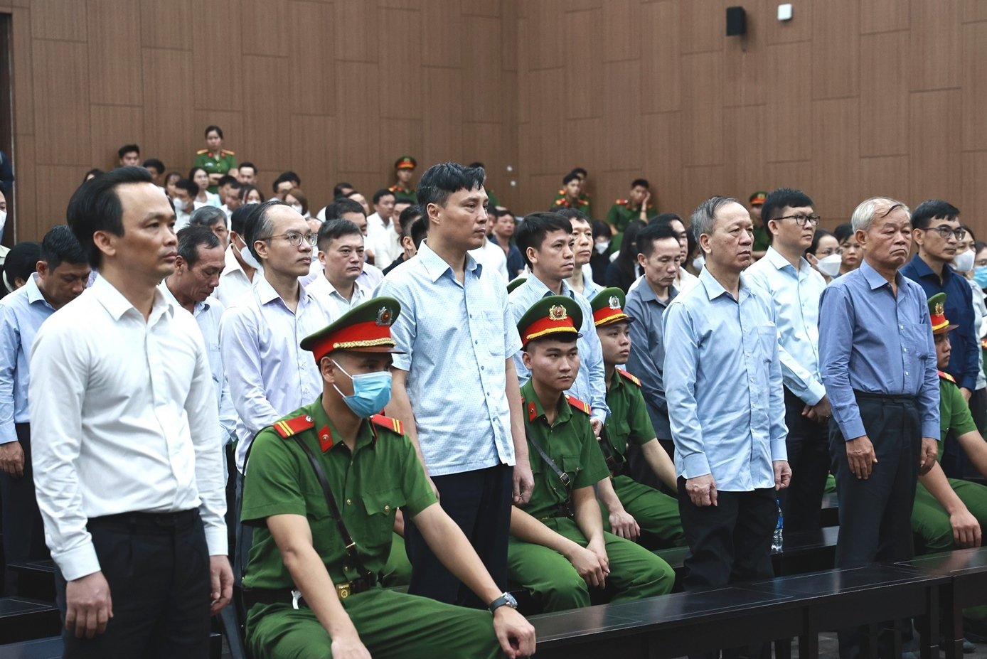 Vợ bị cáo Trịnh Văn Quyết: "Gia đình sẽ dùng toàn bộ tài sản để khắc phục hậu quả"- Ảnh 1.