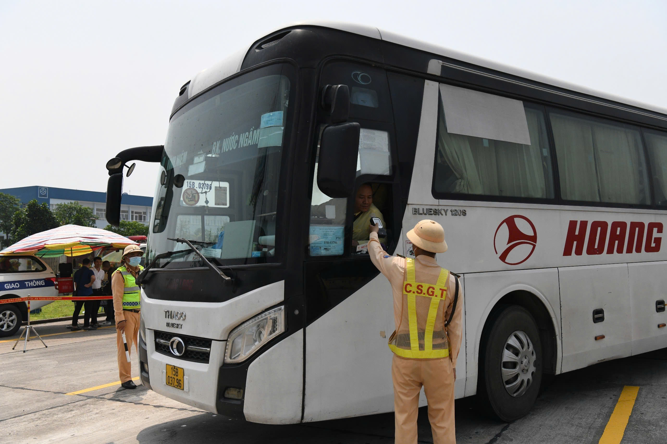 CSGT ghi hình "phạt nguội", hàng trăm tài xế bị xử phạt trên cao tốc- Ảnh 1.