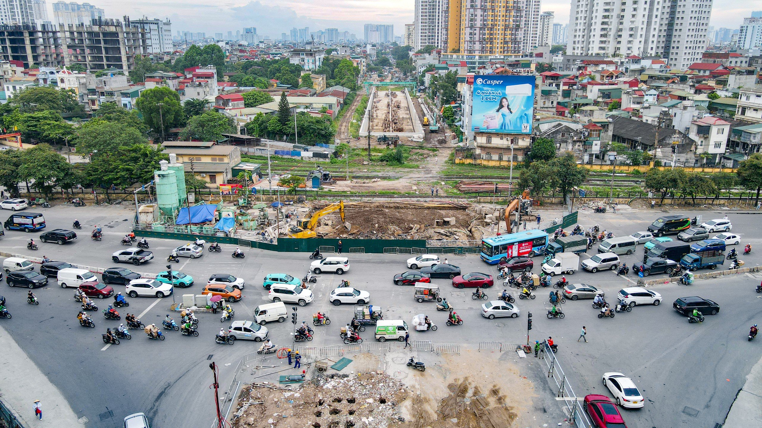 Hà Nội: Bất chấp lệnh cấm, xe khách vô tư vào đường Kim Đồng- Ảnh 13.