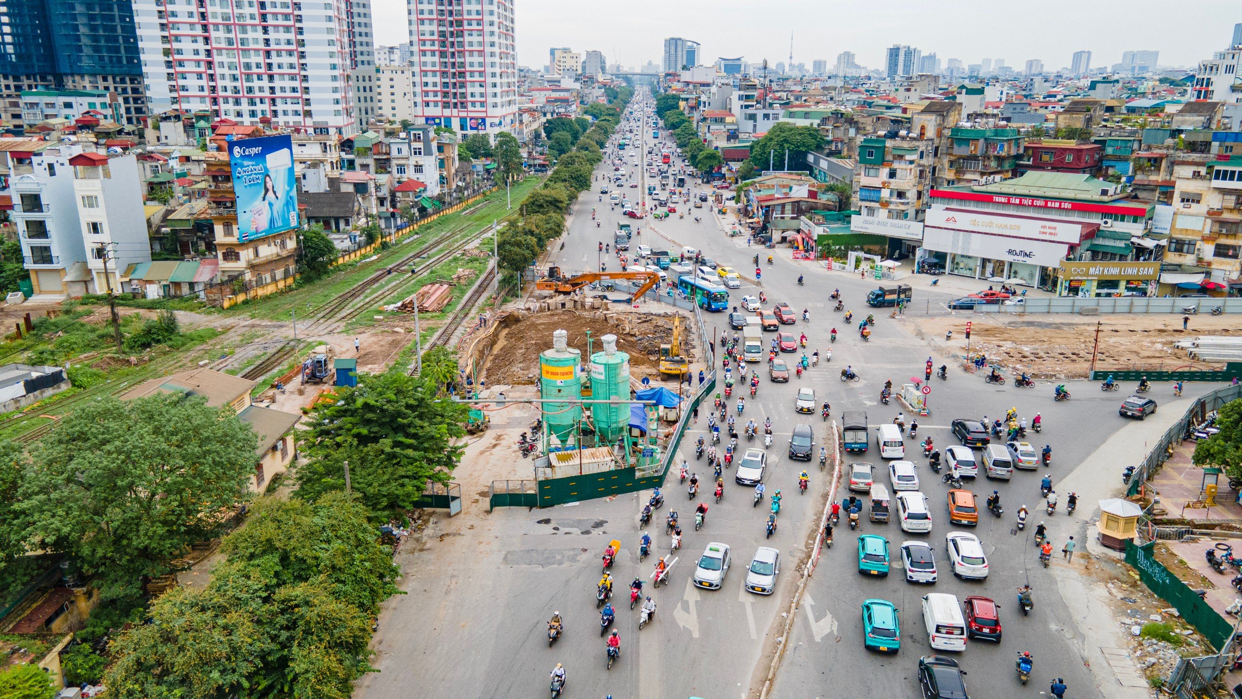 Hà Nội: Bất chấp lệnh cấm, xe khách vô tư vào đường Kim Đồng- Ảnh 1.