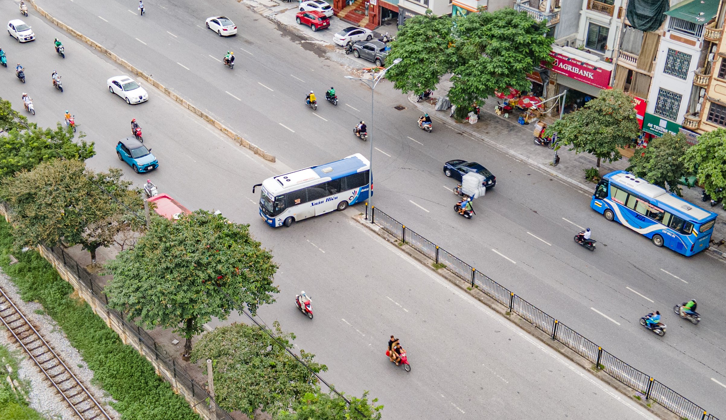 Hà Nội: Bất chấp lệnh cấm, xe khách vô tư vào đường Kim Đồng- Ảnh 6.