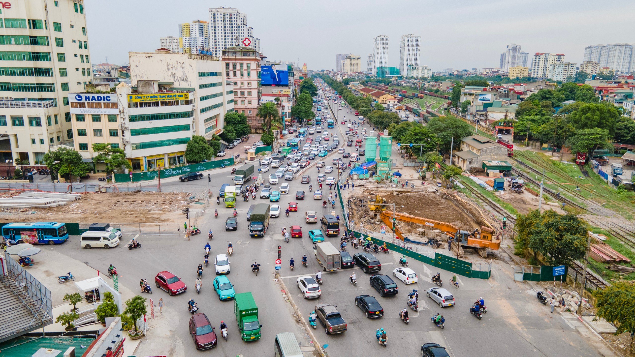 Hà Nội: Bất chấp lệnh cấm, xe khách vô tư vào đường Kim Đồng- Ảnh 3.