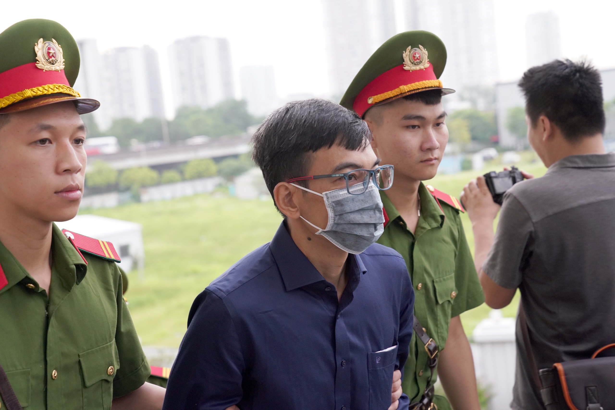 Cựu lãnh đạo Chứng khoán HOSE: "Tôi bị con virus lừa đảo chui qua các cửa"- Ảnh 1.