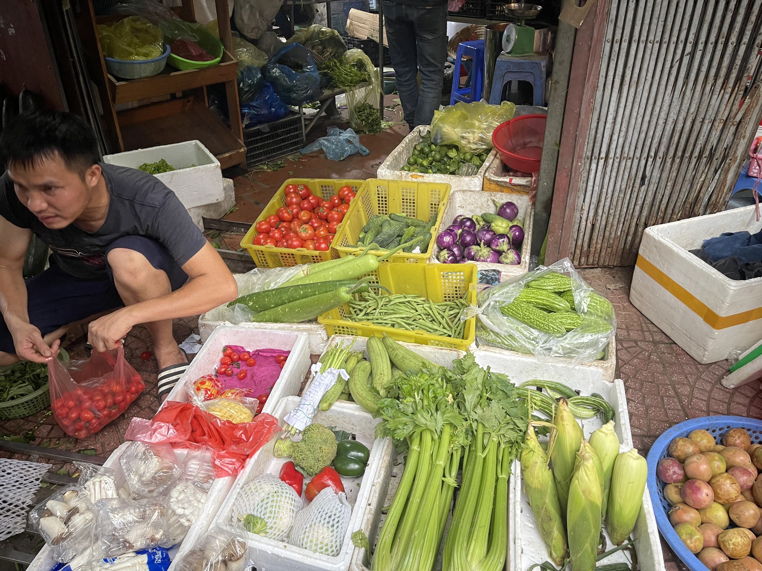 Giá hàng hóa ổn định, trái với dự báo "nối gót" tăng theo lương- Ảnh 1.