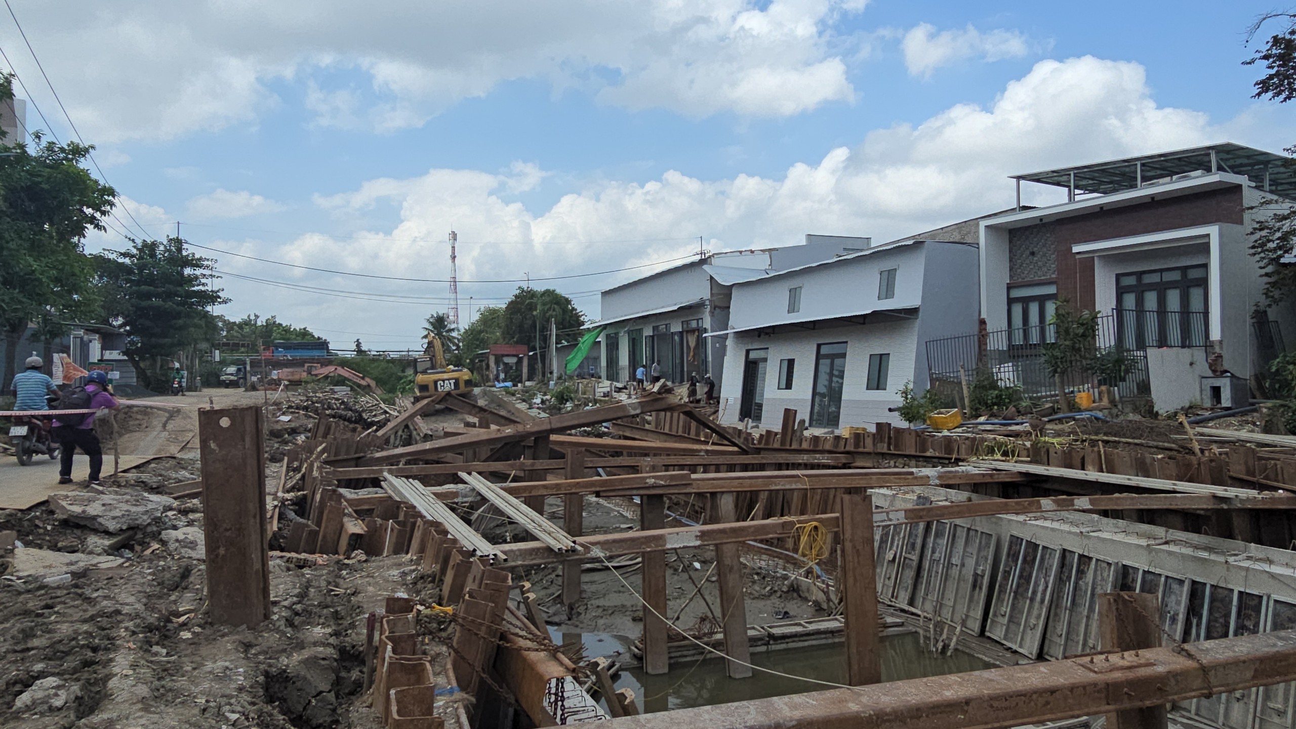 Nhà thầu lên tiếng về việc cải tạo rạch làm lún đường, sụp nhà dân ở Cần Thơ- Ảnh 1.