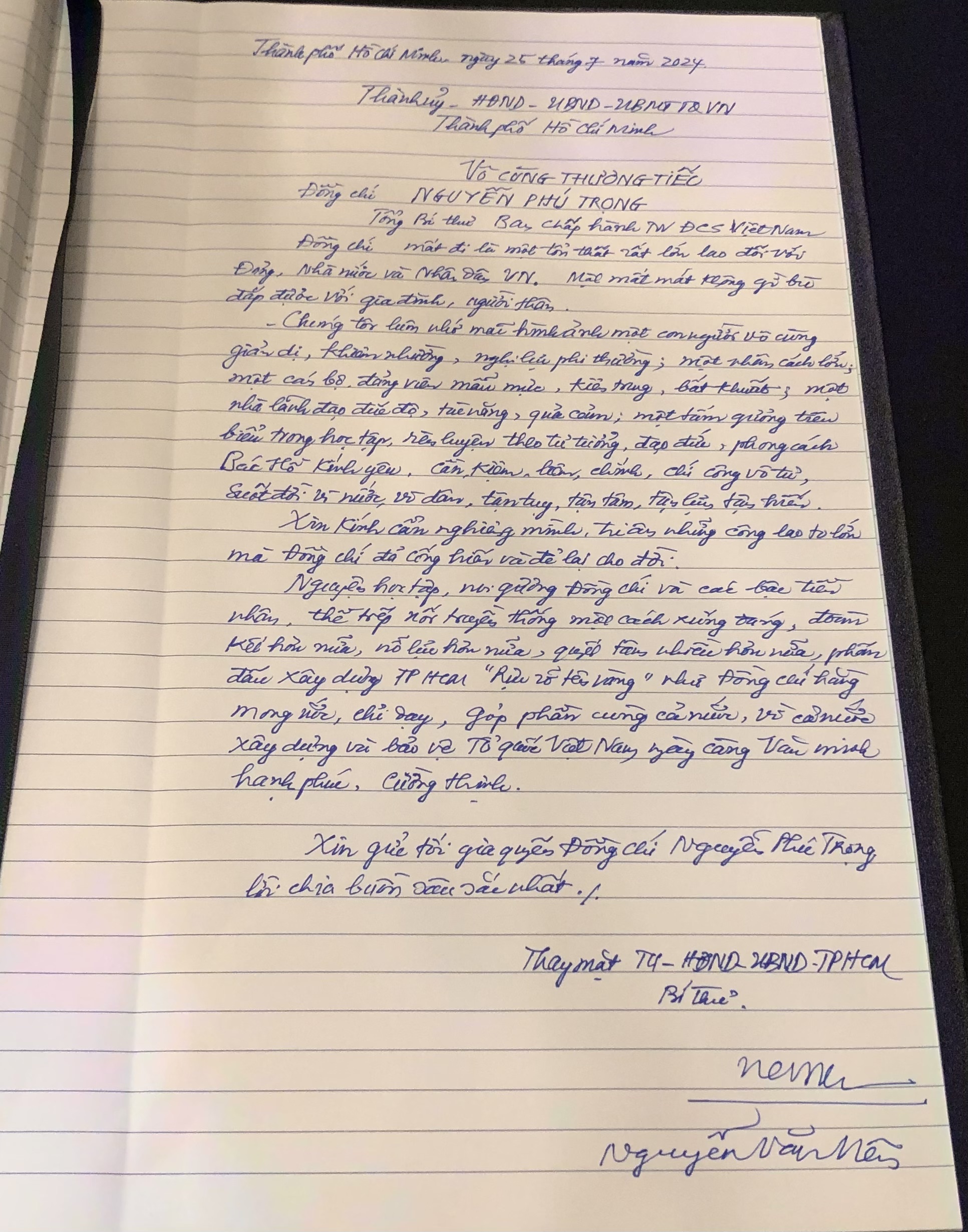 Những dòng sổ tang xúc động từ TP.HCM tiễn biệt Tổng Bí thư Nguyễn Phú Trọng- Ảnh 4.