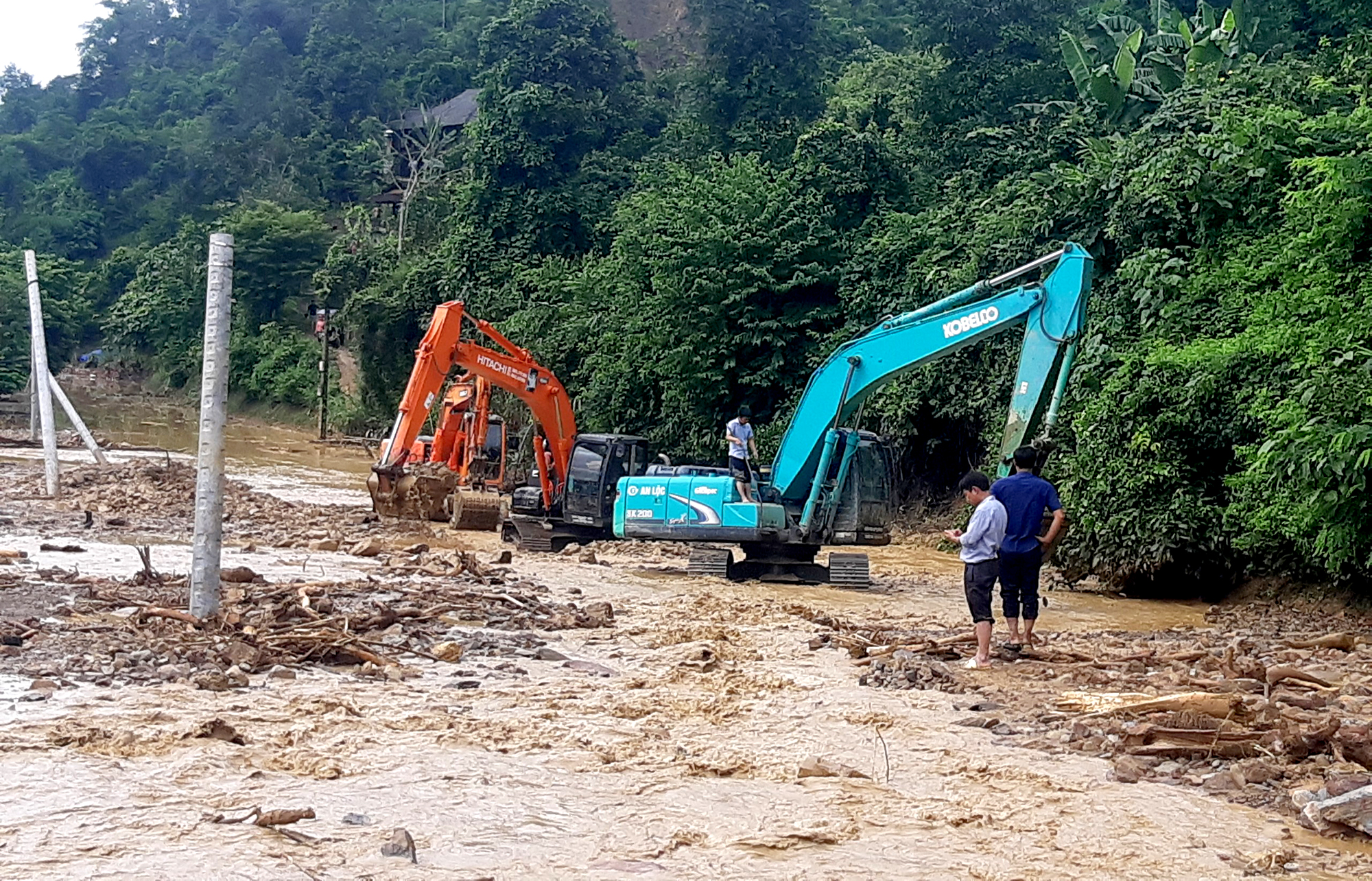 Nỗ lực tìm người mất tích, sớm thông đường lên Tây Bắc- Ảnh 3.