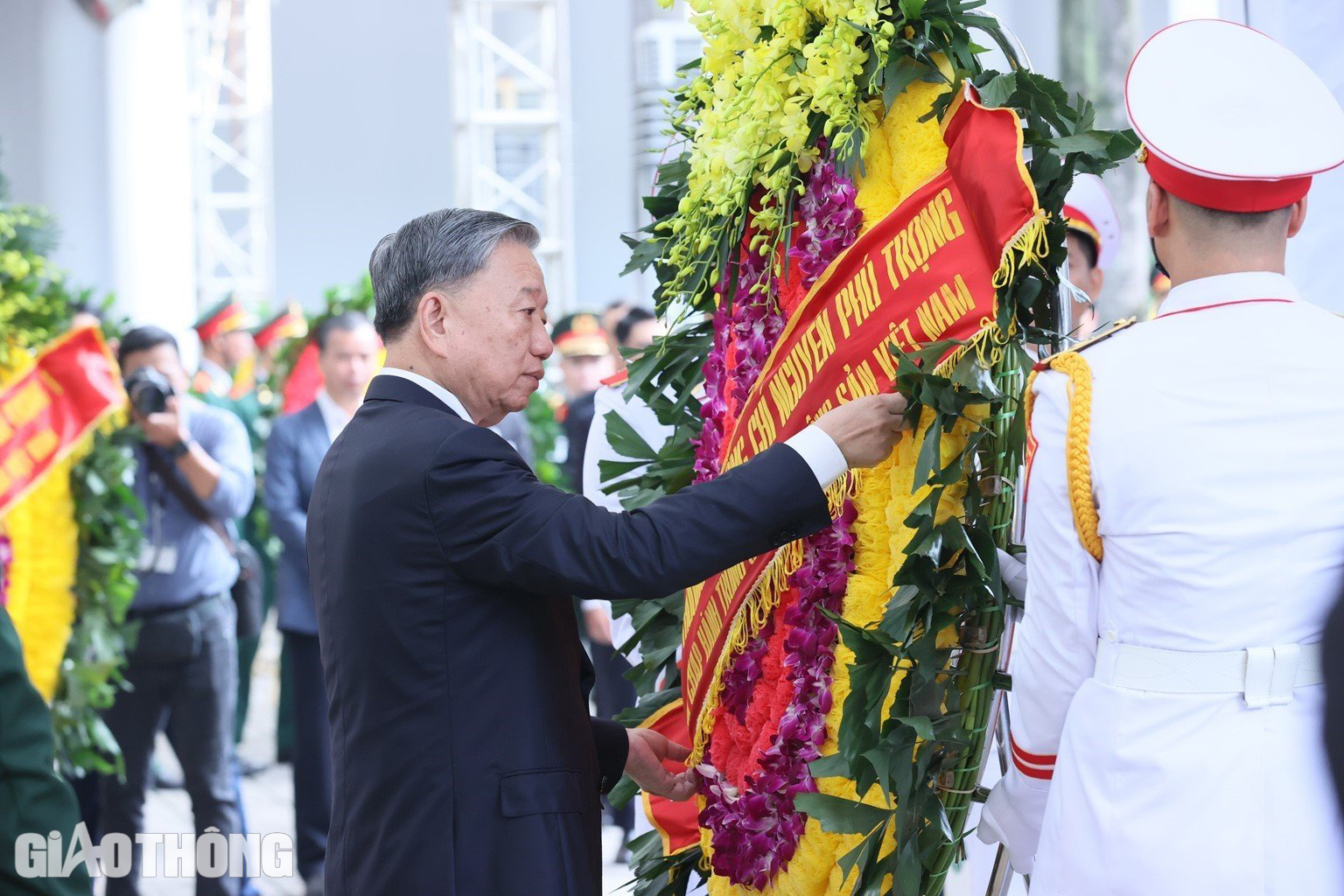 Đoàn lãnh đạo, nguyên lãnh đạo Đảng, Nhà nước viếng Tổng Bí thư Nguyễn Phú Trọng- Ảnh 2.