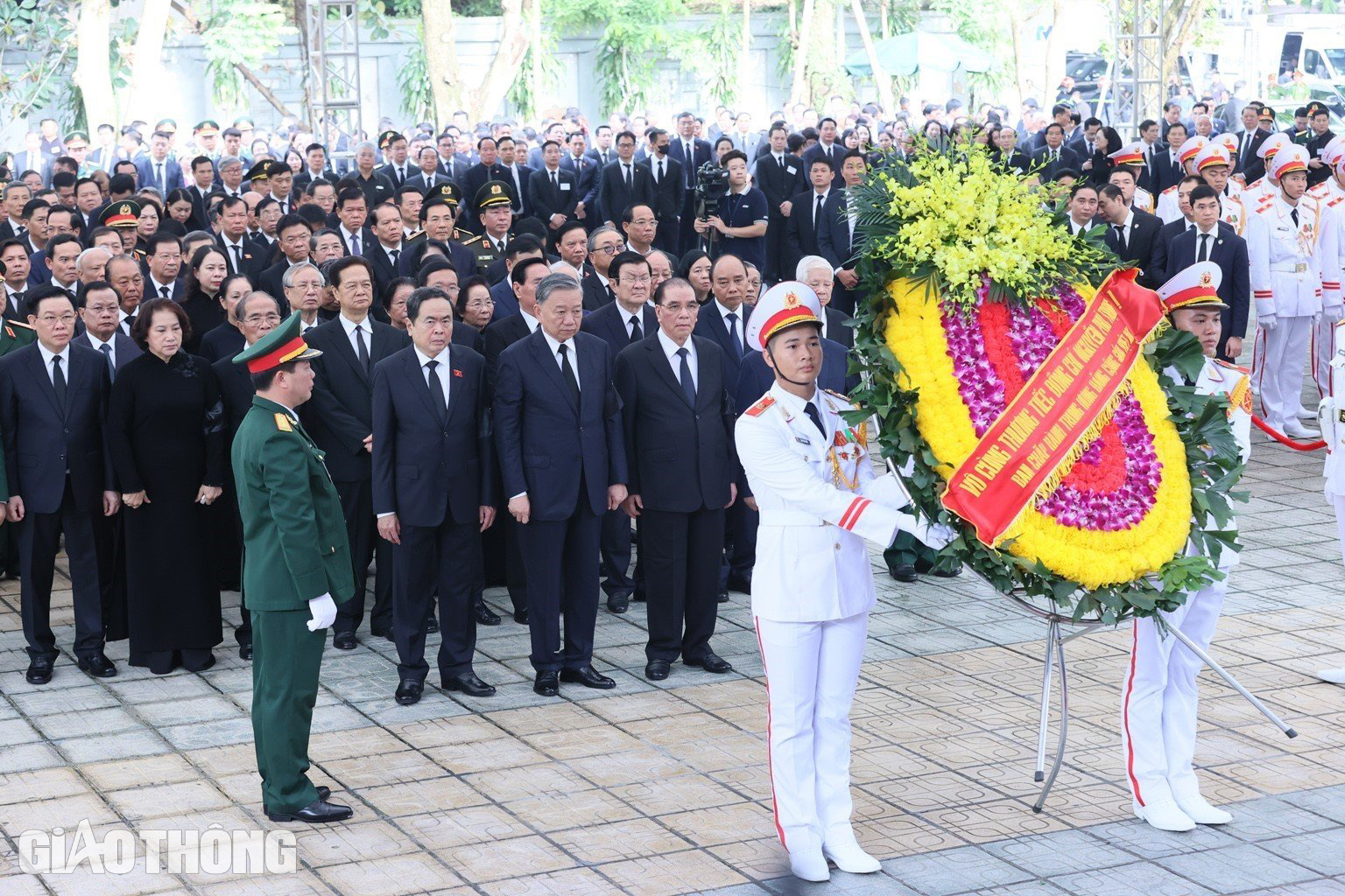 Đoàn lãnh đạo, nguyên lãnh đạo Đảng, Nhà nước viếng Tổng Bí thư Nguyễn Phú Trọng- Ảnh 4.