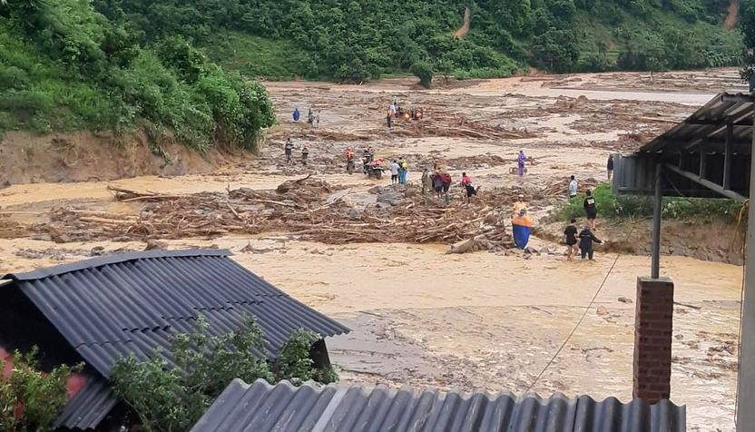 7 người chết và mất tích, hơn 100 ngôi nhà bị ảnh hưởng do lũ quét ở Điện Biên- Ảnh 1.