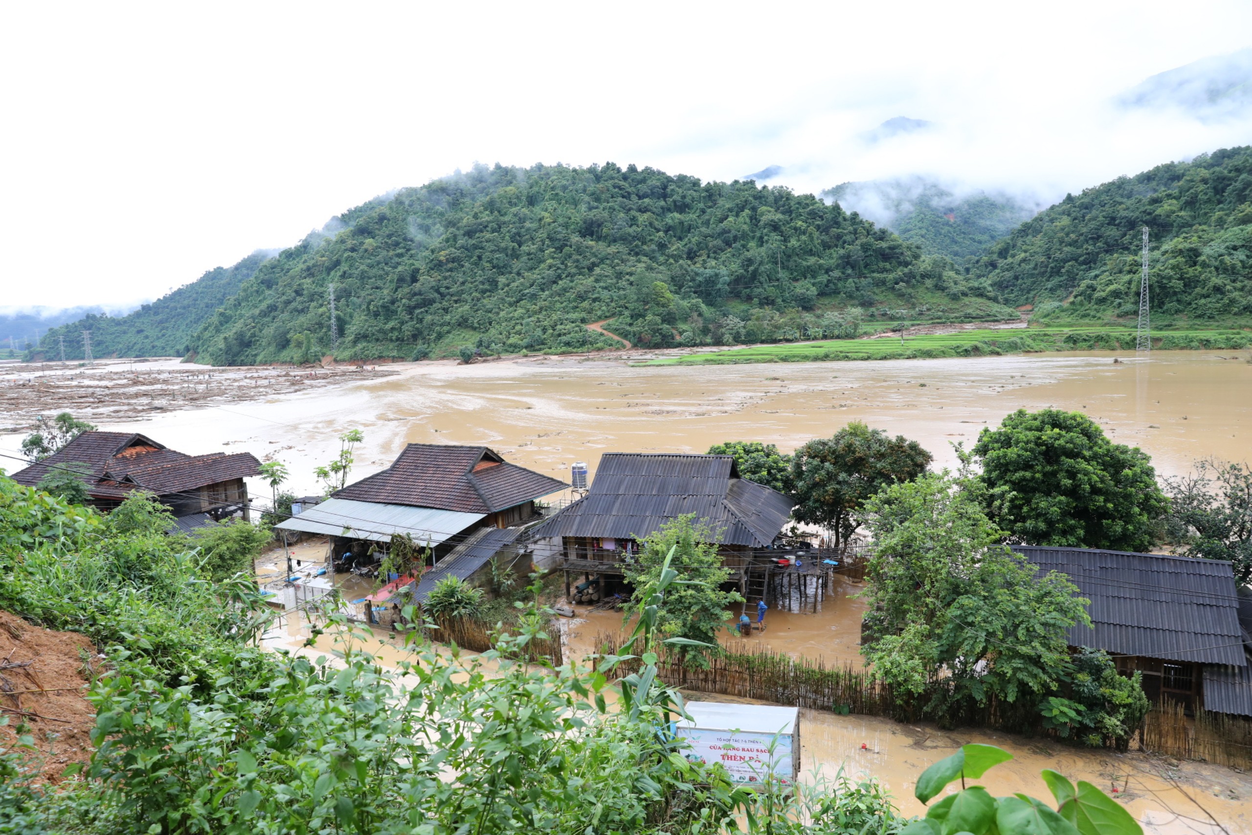 Mường Pồn tan hoang sau lũ quét kinh hoàng- Ảnh 11.