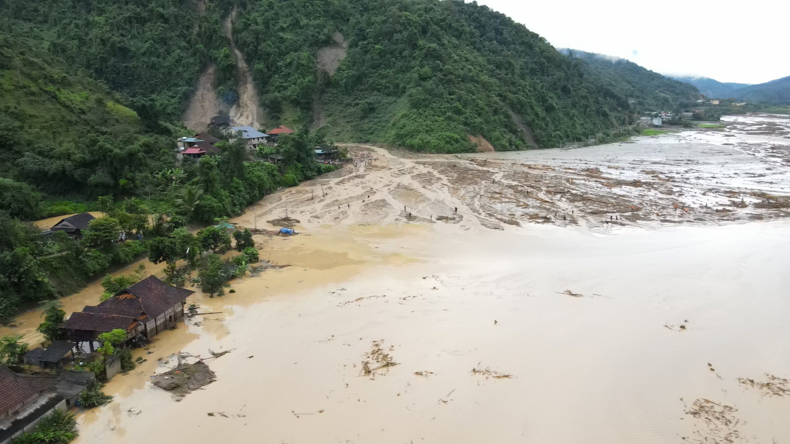 Mường Pồn tan hoang sau lũ quét kinh hoàng- Ảnh 1.