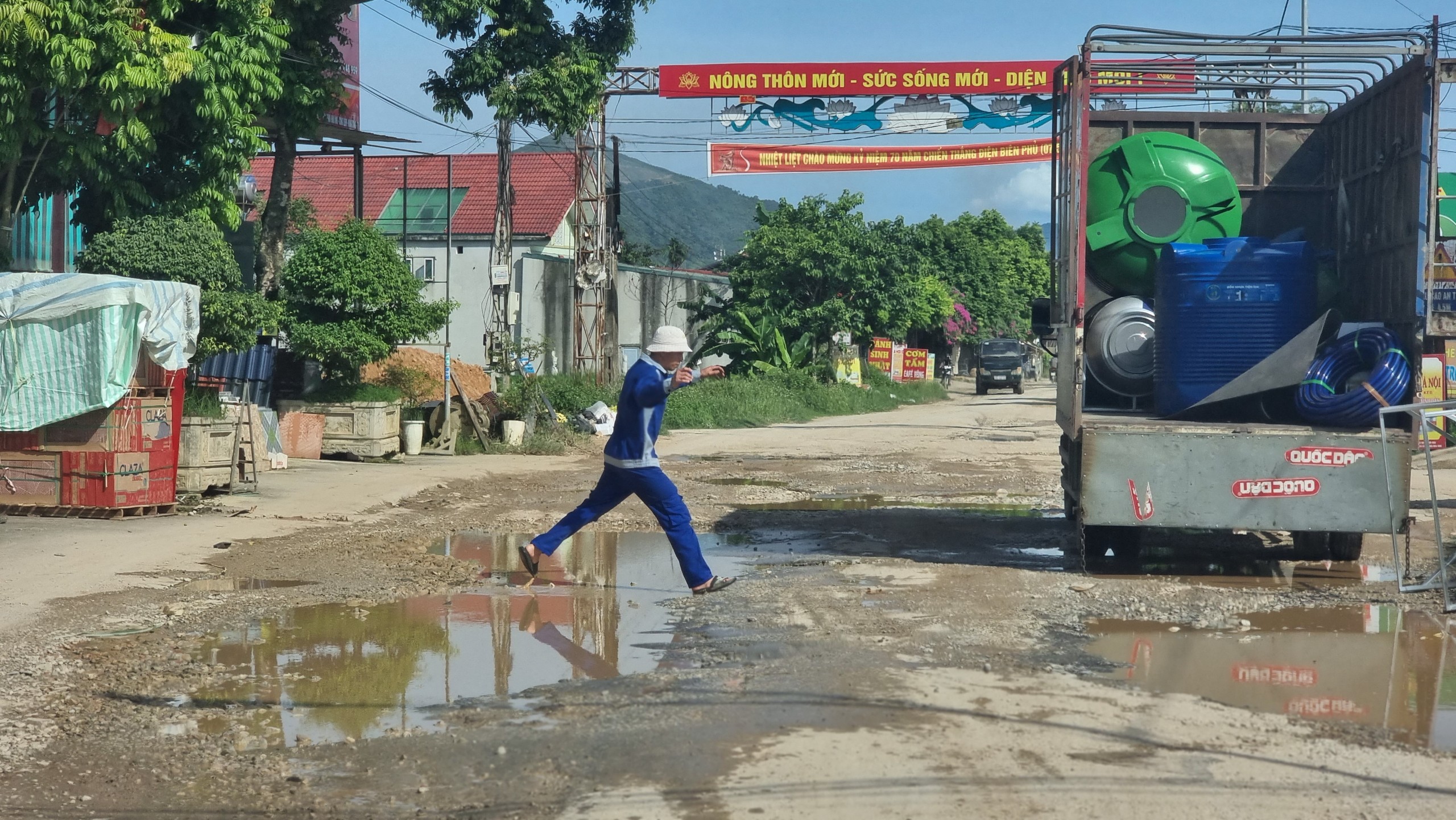 Hàng trăm hộ dân sống khổ bên dự án "rùa bò"- Ảnh 5.