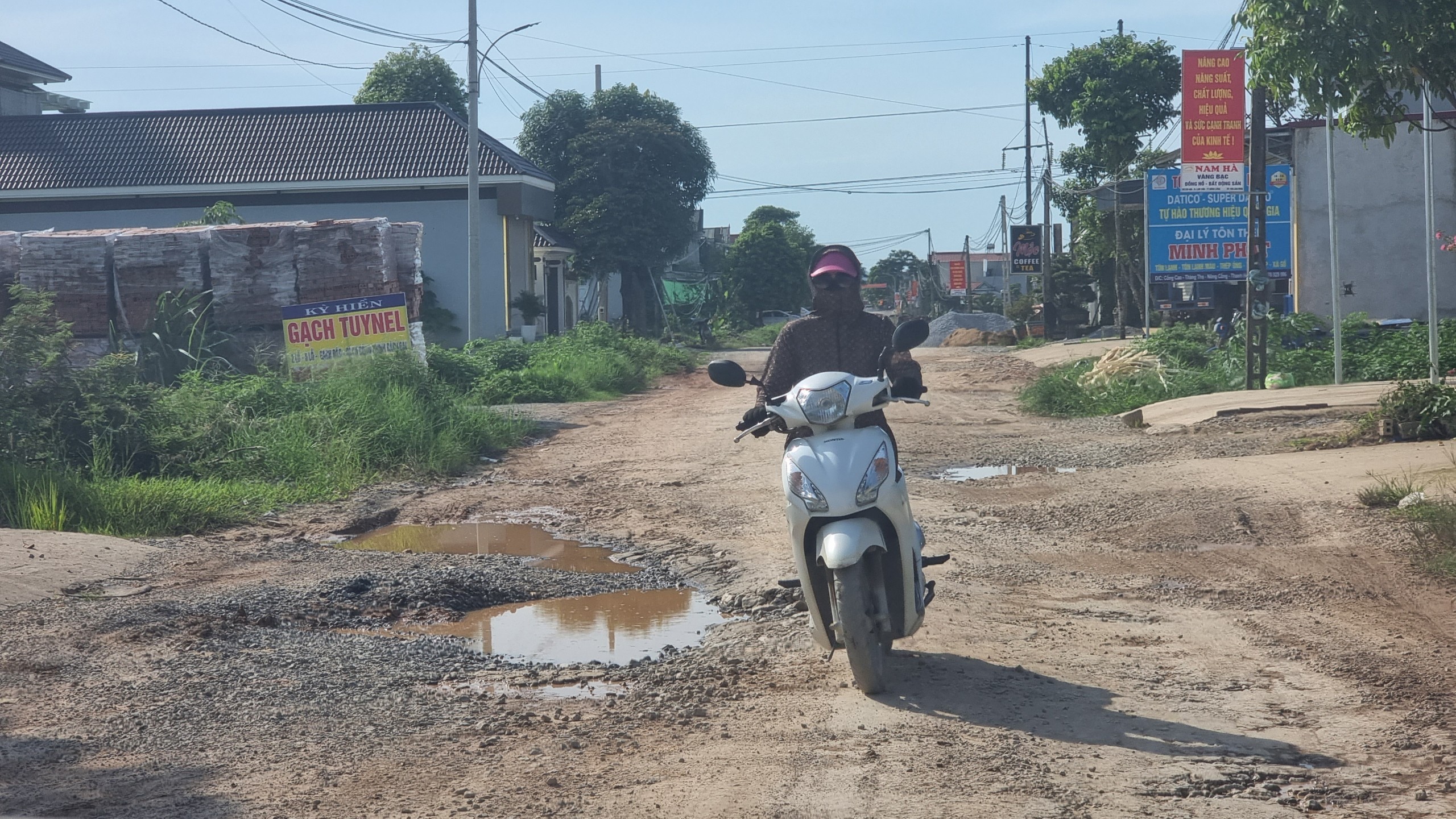 Hàng trăm hộ dân sống khổ bên dự án "rùa bò"- Ảnh 6.