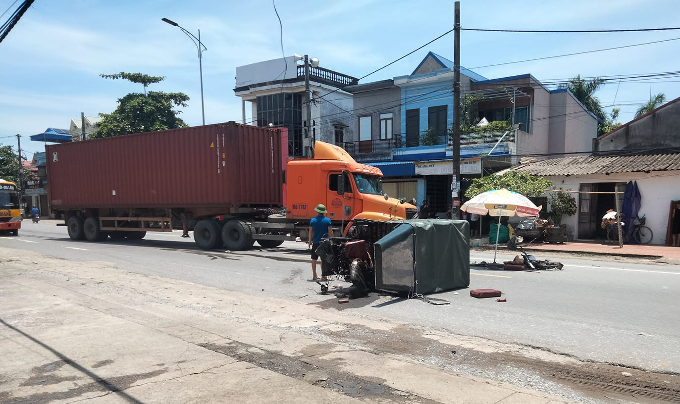 Xe ba gác đối đầu xe container, một người đàn ông tử vong- Ảnh 1.