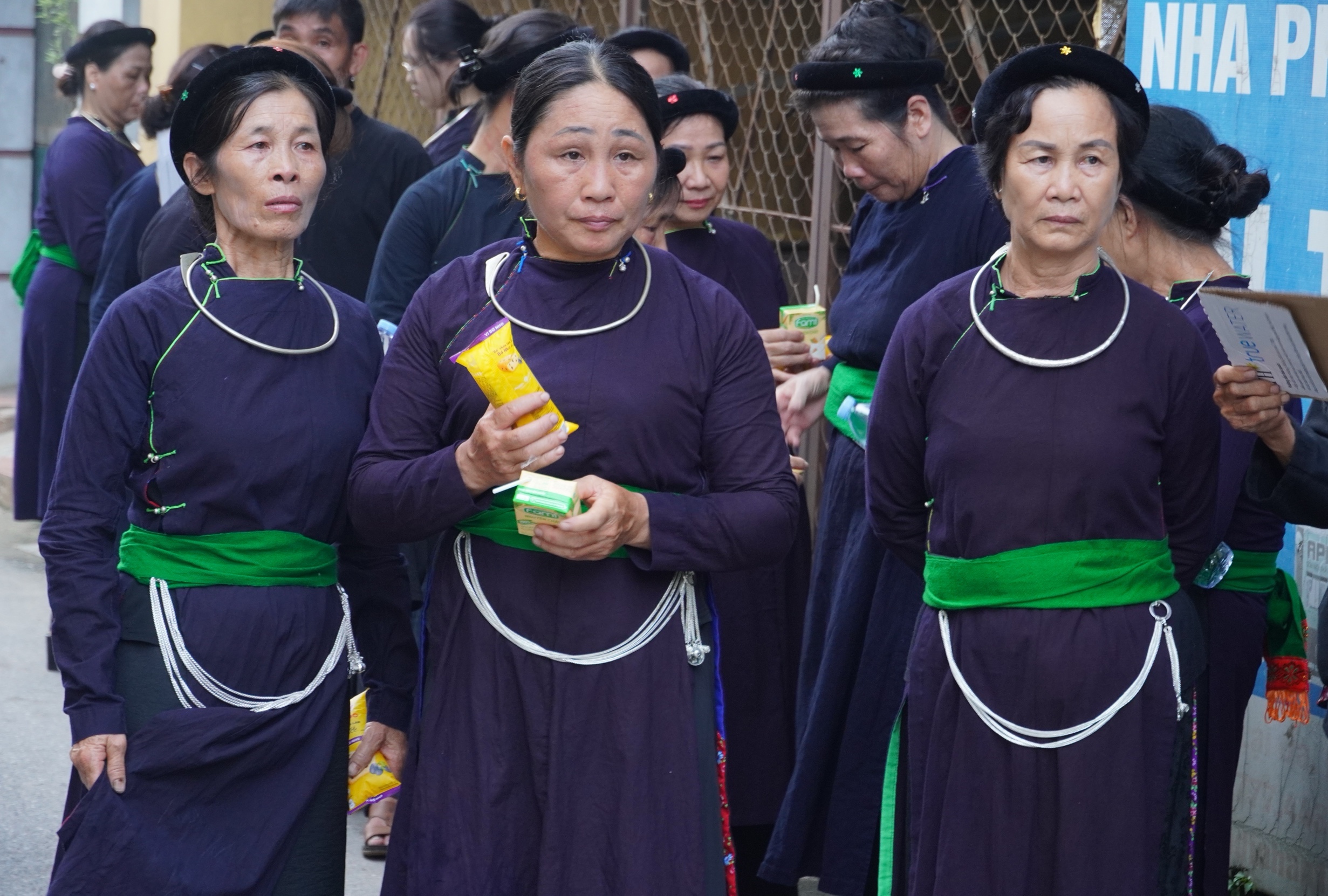 Trắng đêm vượt đường xa về Thủ đô viếng Tổng Bí thư Nguyễn Phú Trọng- Ảnh 2.