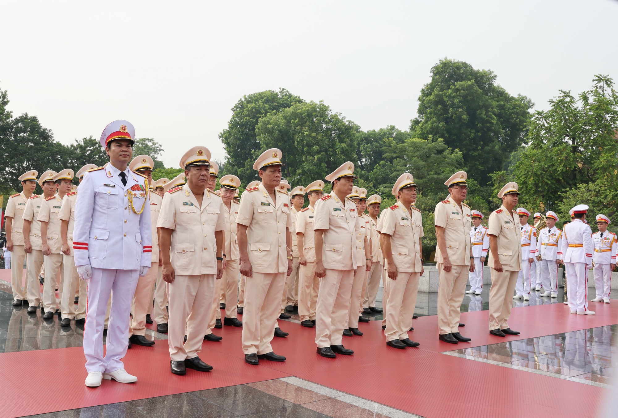 Lãnh đạo Đảng, Nhà nước viếng Chủ tịch Hồ Chí Minh và các Anh hùng liệt sĩ- Ảnh 8.