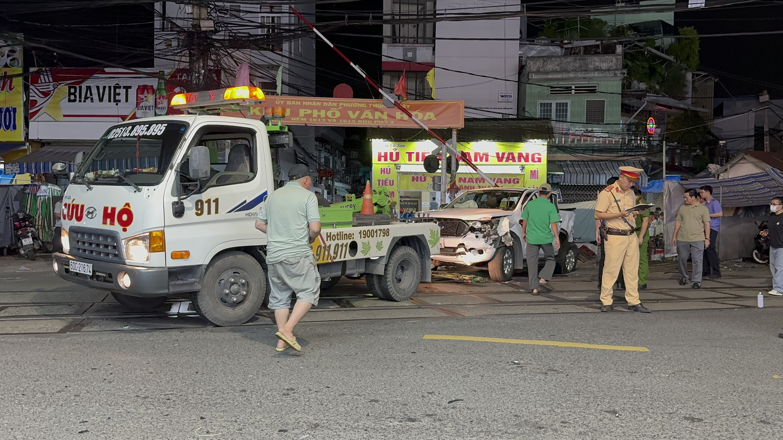 Nguyên nhân vụ va chạm giữa xe bán tải và tàu hỏa khiến hai người tử vong ở Đồng Nai- Ảnh 2.