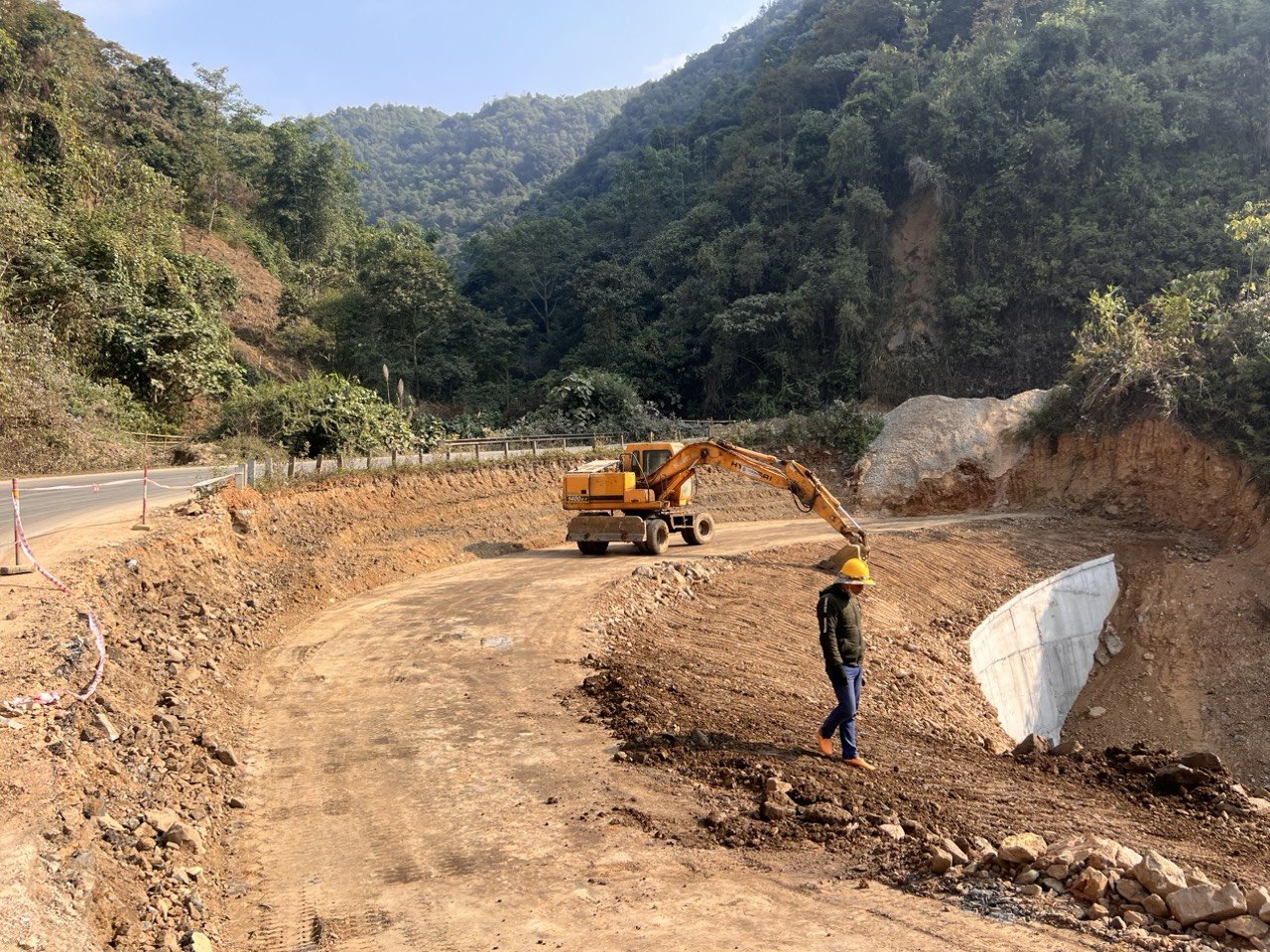 Mưa bão diễn biến phức tạp, Bộ GTVT yêu cầu nhà thầu sớm lên phương án ứng phó- Ảnh 1.