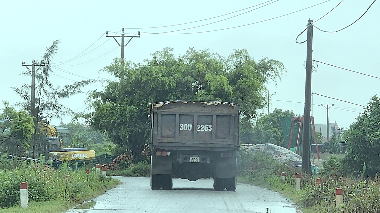 Nam Định: Trạm trộn, bến bãi không phép bủa vây sông Ninh Cơ- Ảnh 2.