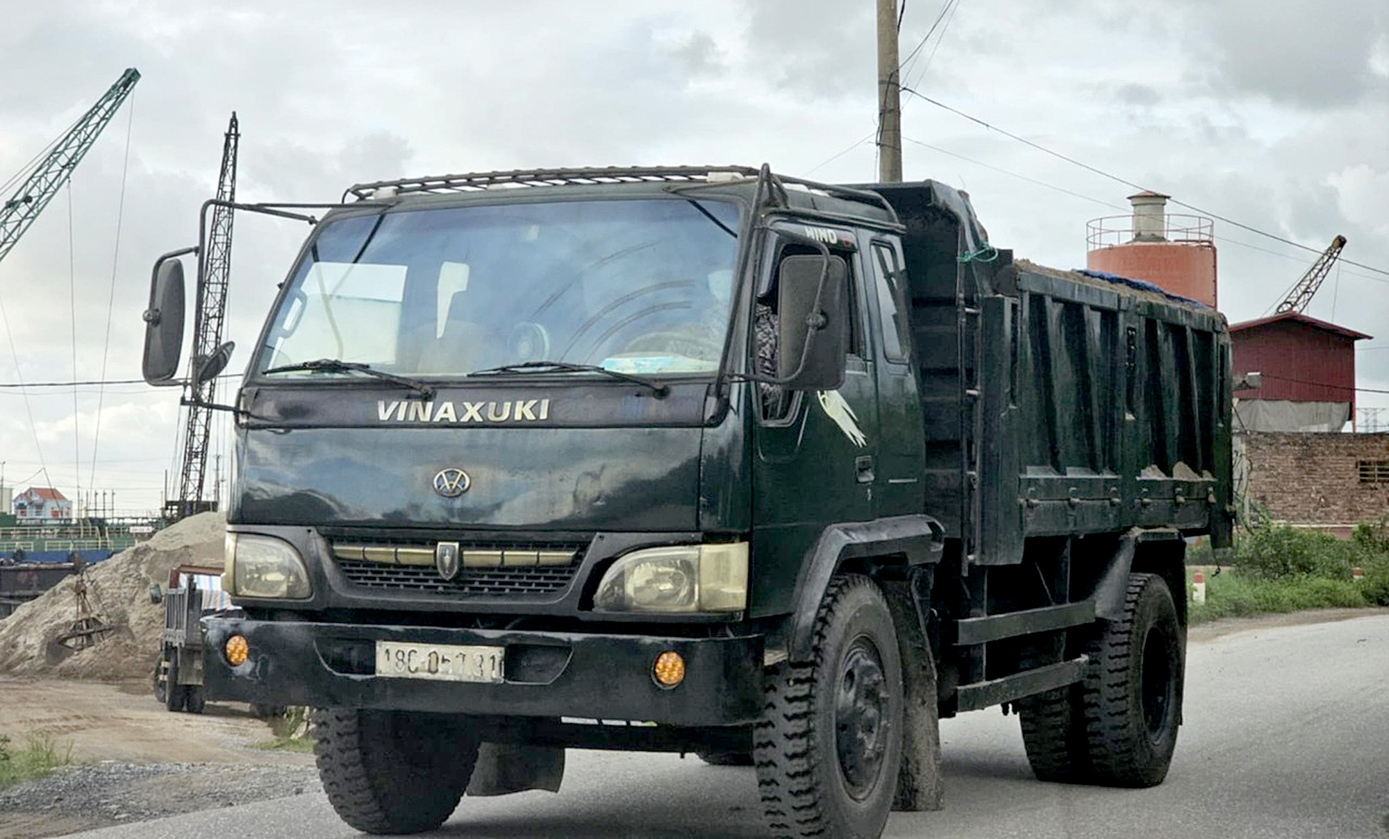 Nam Định: Trạm trộn, bến bãi không phép bủa vây sông Ninh Cơ- Ảnh 3.