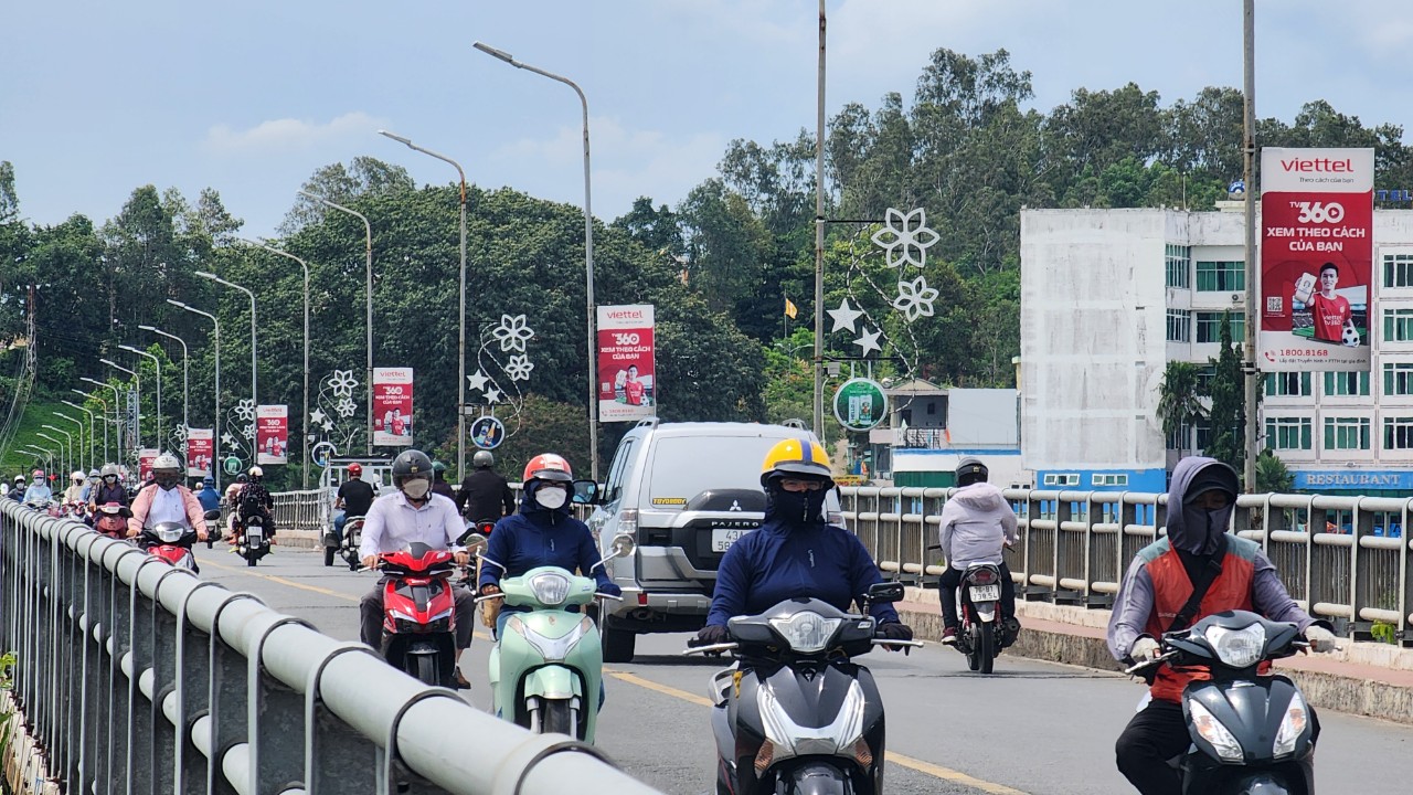 Dãy trụ cầu huyết mạch dài hơn 600m trơ sắt, nguy cơ đổ sập- Ảnh 11.