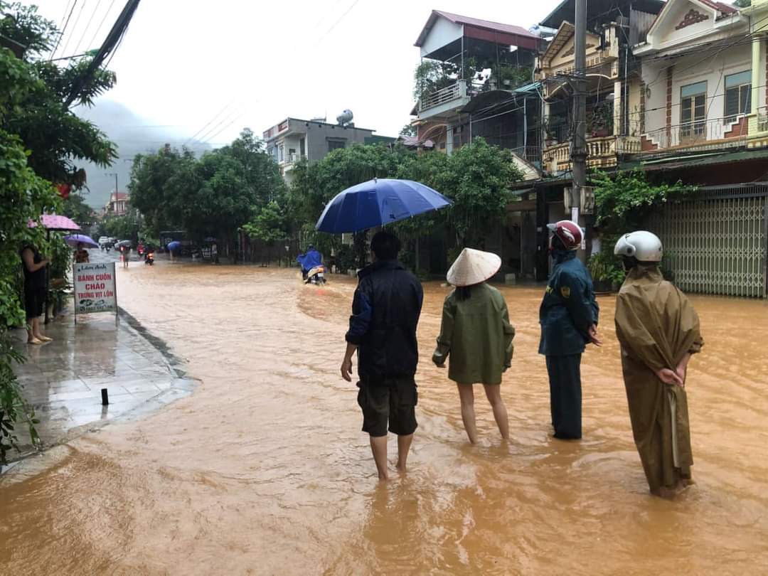 Nhiều nơi trên địa bàn tỉnh Hà Giang ngập nửa mét do mưa lớn- Ảnh 2.