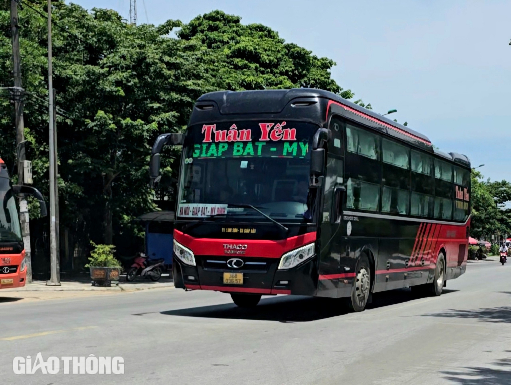 Bát nháo vận tải khách Thanh Hóa - Hà Nội: Lập bến cóc, dùng xe hết niên hạn chở khách- Ảnh 2.