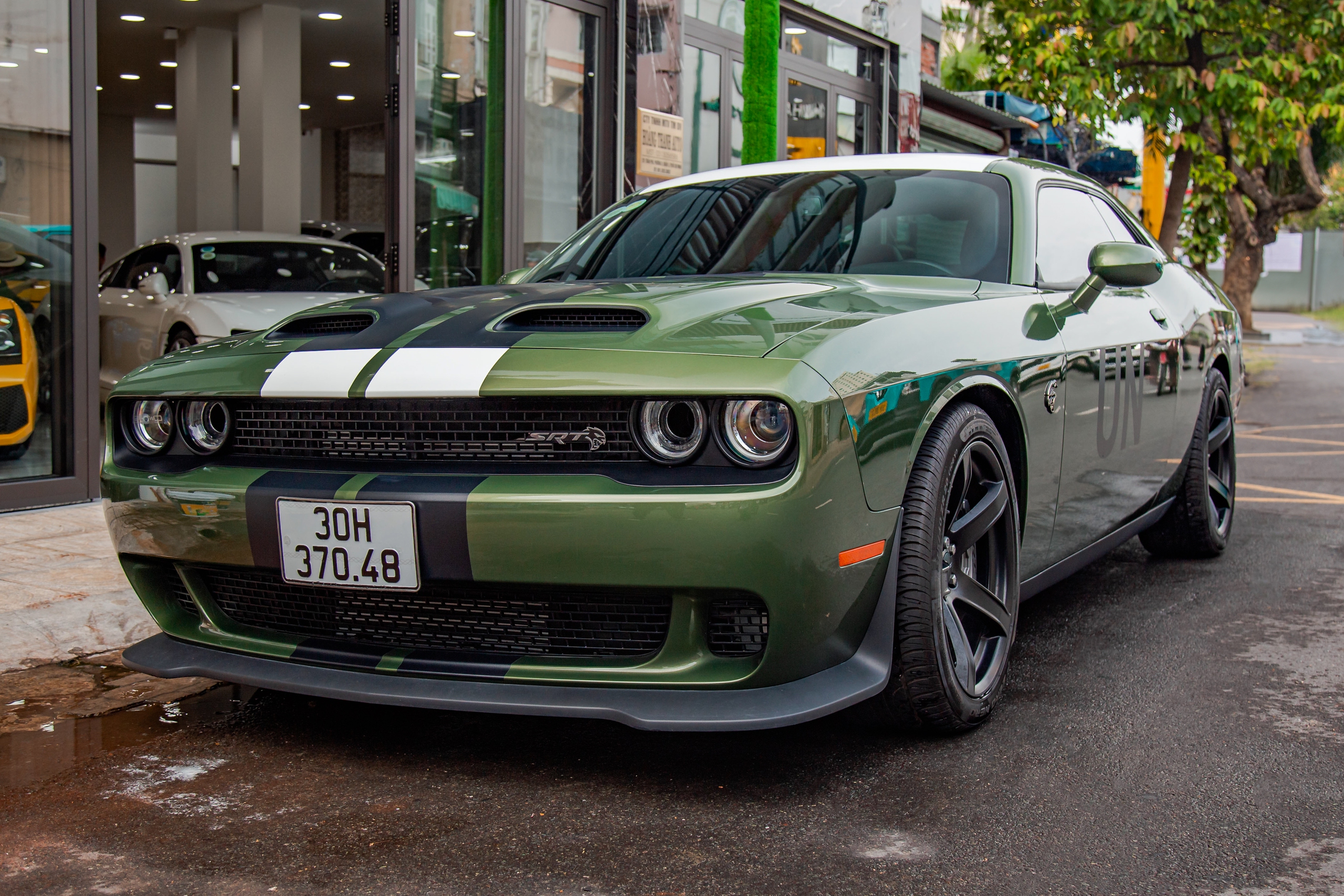 Soi hàng hiếm Dodge Challenger SRT Hellcat Redeye của ông Đặng Lê Nguyên Vũ- Ảnh 1.