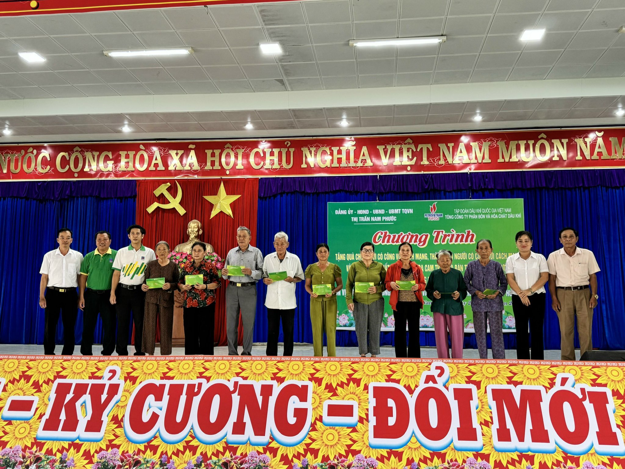 PVFCCo: Nhiều hoạt động thiết thực, ý nghĩa kỷ niệm ngày Thương binh liệt sỹ- Ảnh 2.