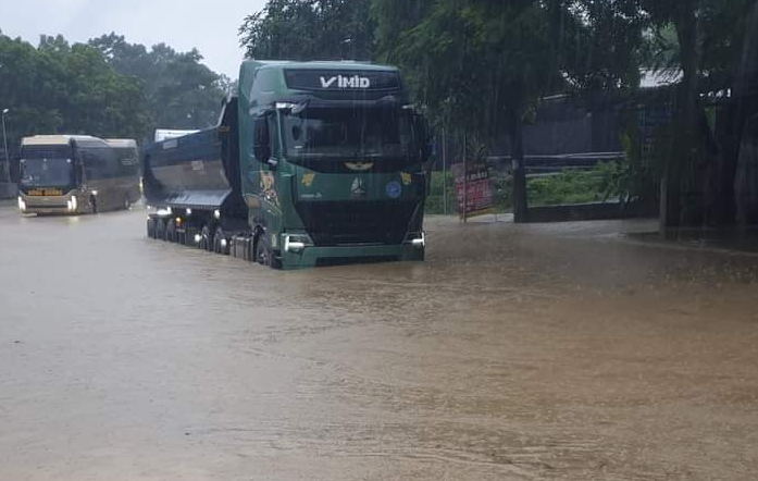 Tuyên Quang: Mưa lớn kéo dài, nhiều tuyến đường ngập sâu- Ảnh 4.