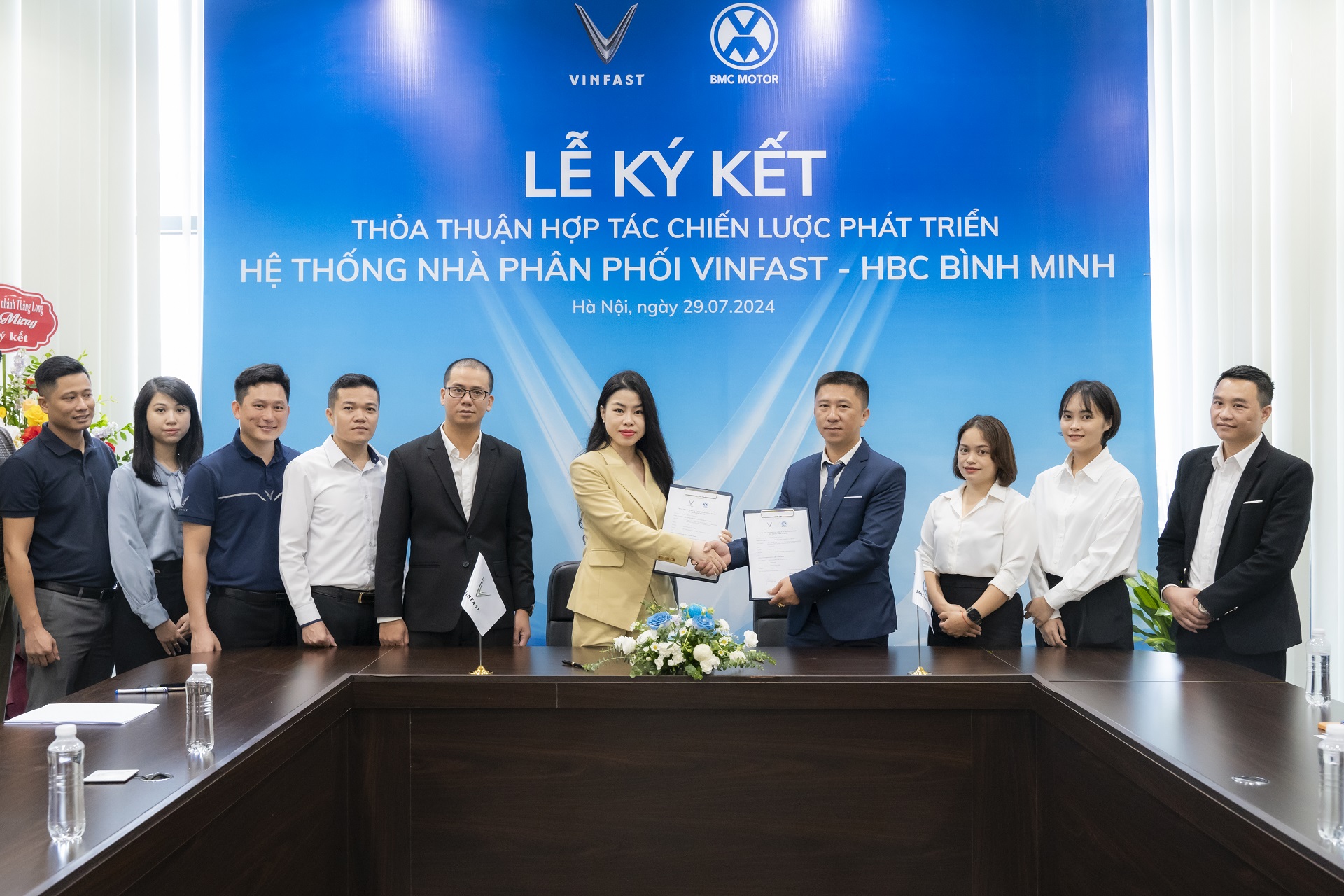 HBC Bình Minh làm nhà phân phối xe VinFast- Ảnh 1.