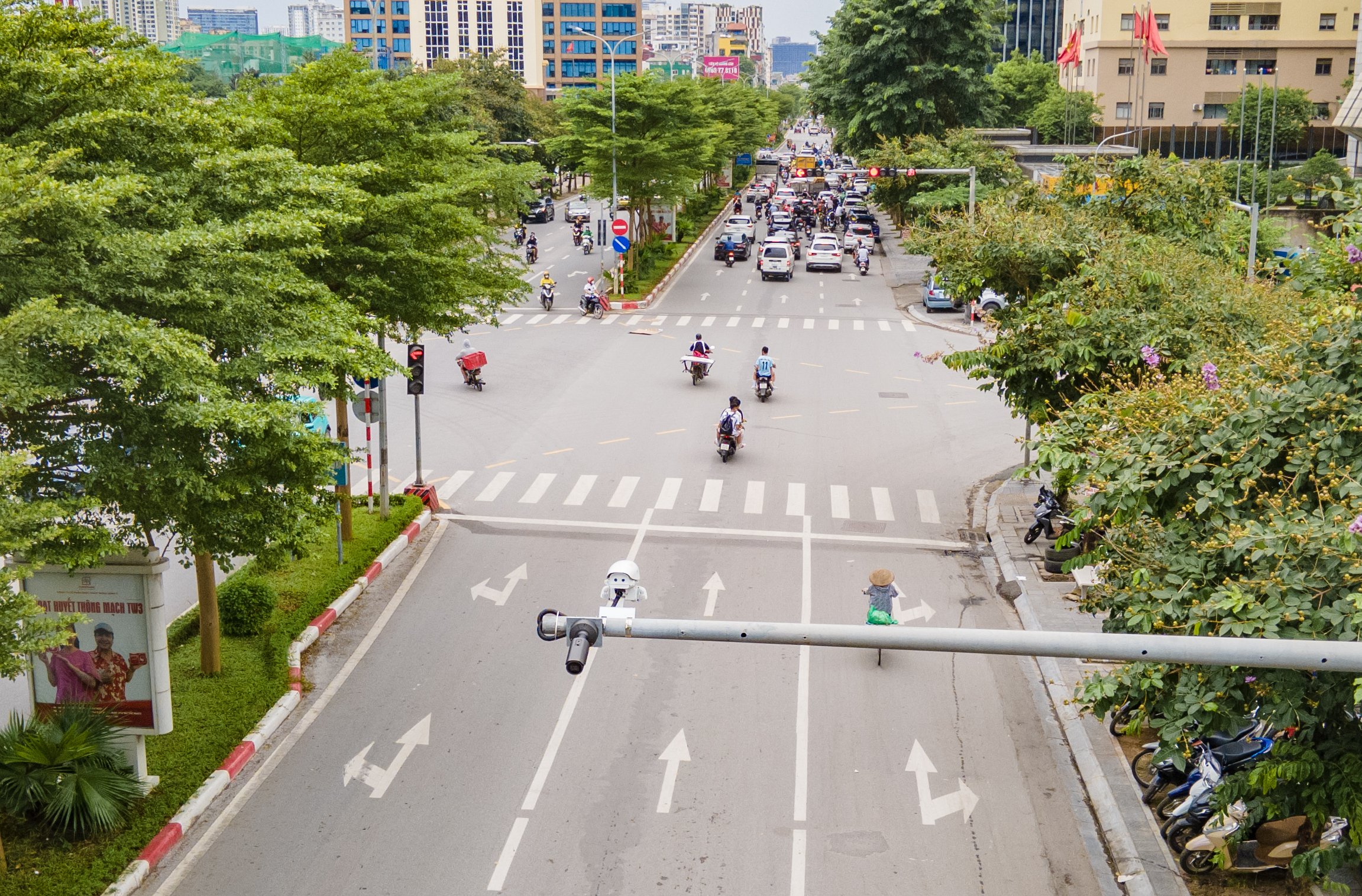 Vì sao chưa "phạt nguội" phương tiện trên đường Phạm Văn Bạch?- Ảnh 2.