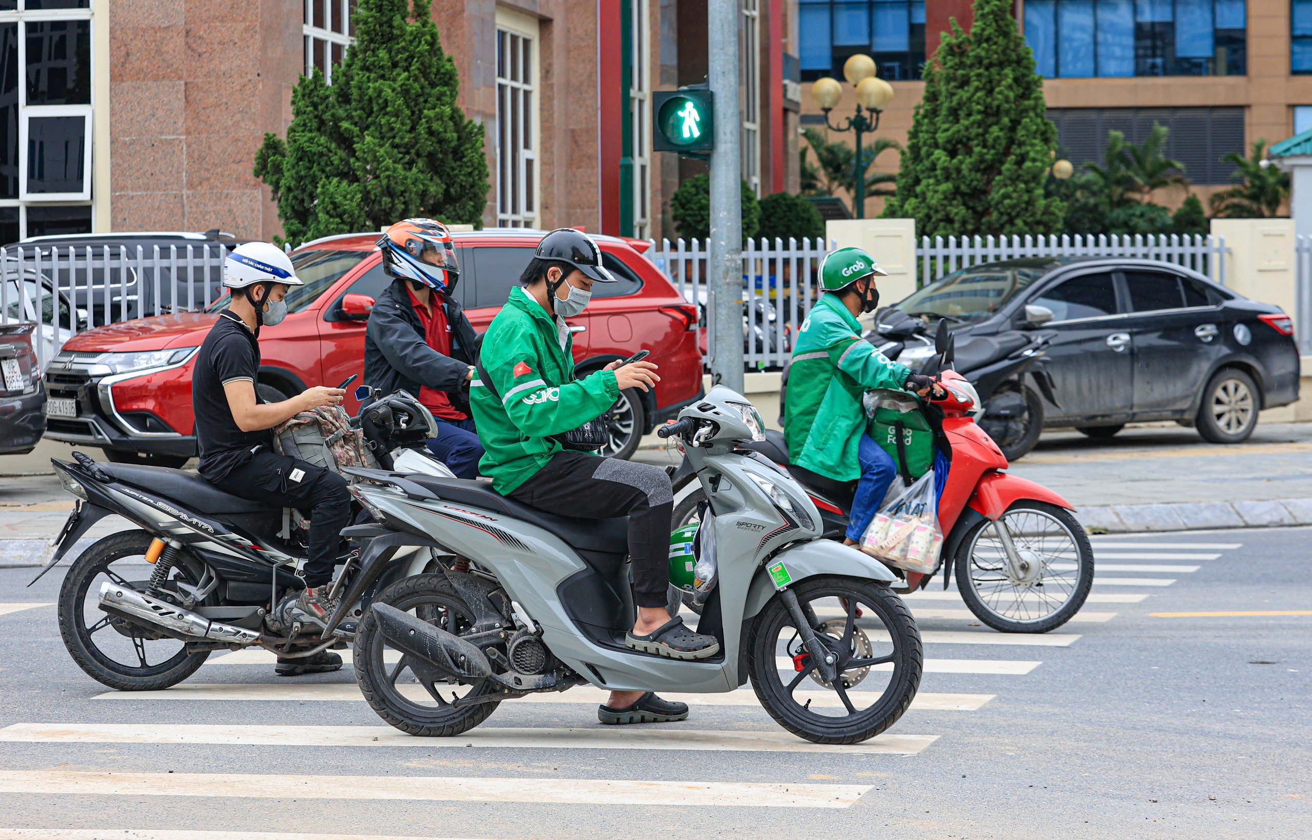 Vì sao chưa "phạt nguội" phương tiện trên đường Phạm Văn Bạch?- Ảnh 14.