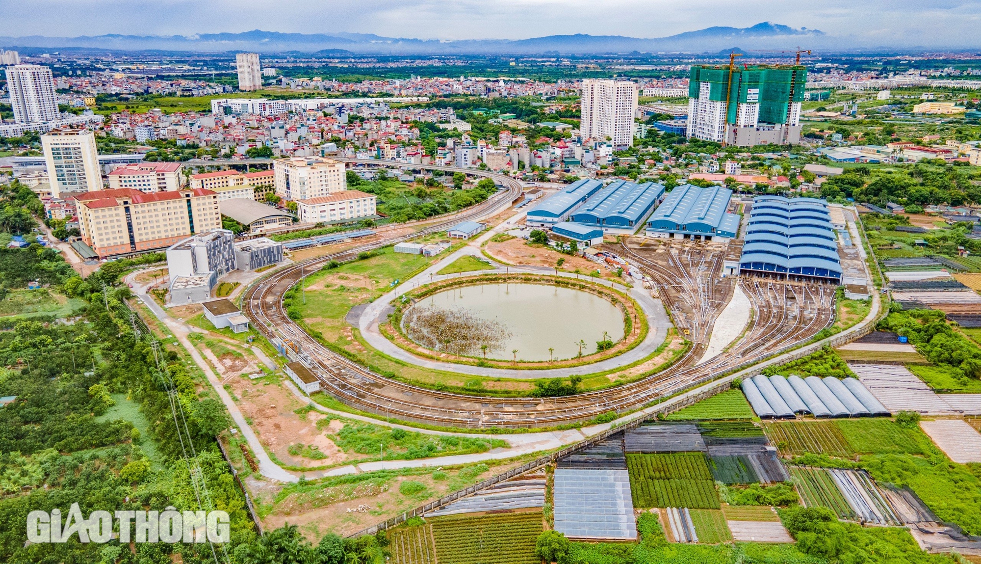 Metro Nhổn - ga Hà Nội vẫn "án binh bất động" dù đã quá giờ G- Ảnh 1.