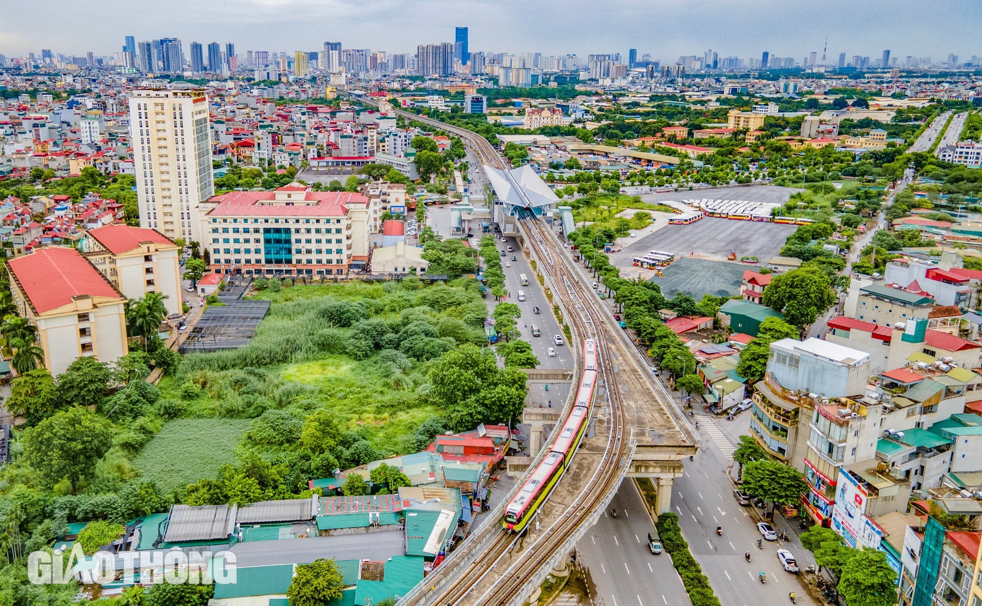 Metro Nhổn - ga Hà Nội vẫn "án binh bất động" dù đã quá giờ G- Ảnh 2.