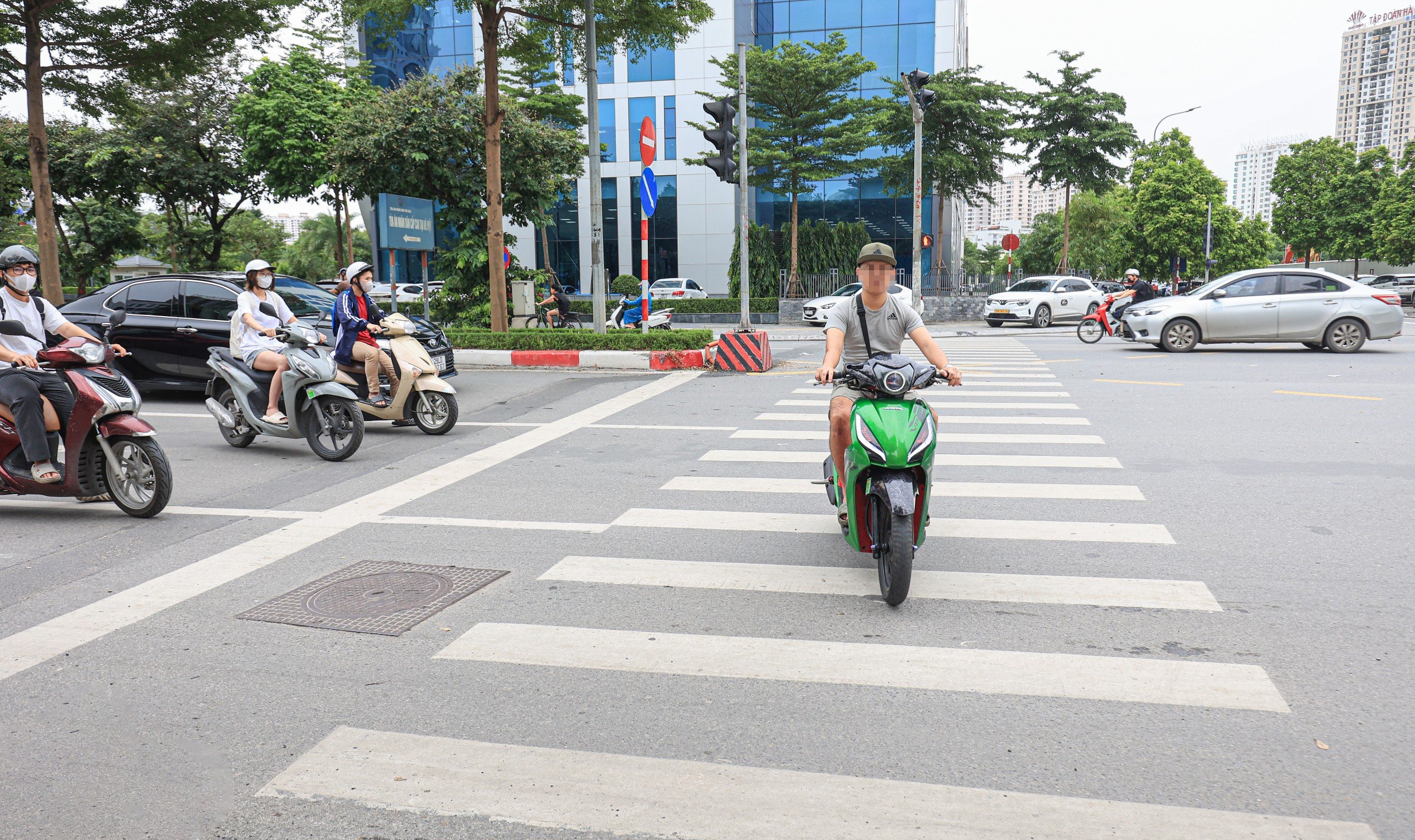 Vì sao chưa "phạt nguội" phương tiện trên đường Phạm Văn Bạch?- Ảnh 16.