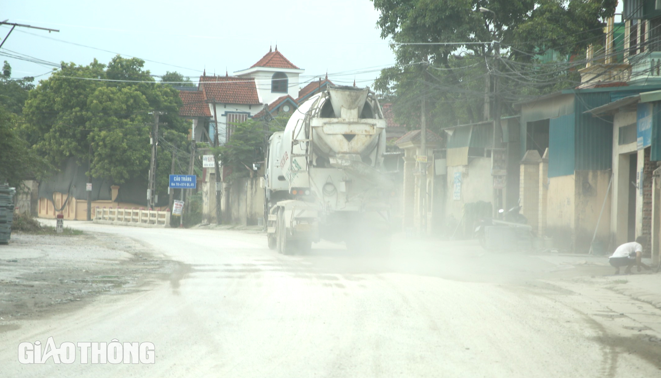 CSGT truy quét xe quá tải ở trong khu dân cư- Ảnh 2.