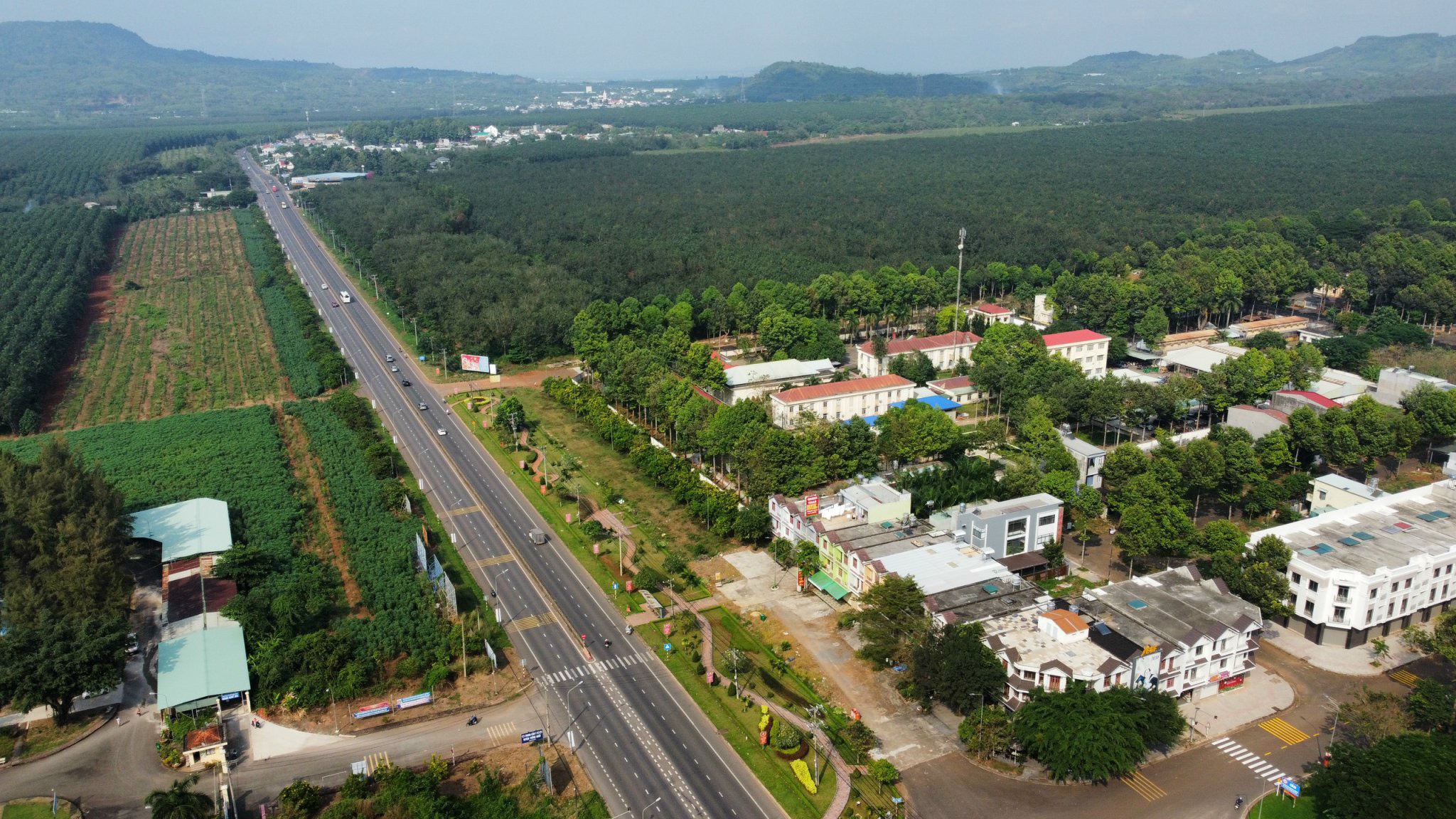 Đồng Nai bám 6 hành lang cao tốc, 3 vành đai để phát triển- Ảnh 3. Đồng Nai bám 6 hành lang cao tốc, 3 vành đai để phát triển- Ảnh 3.